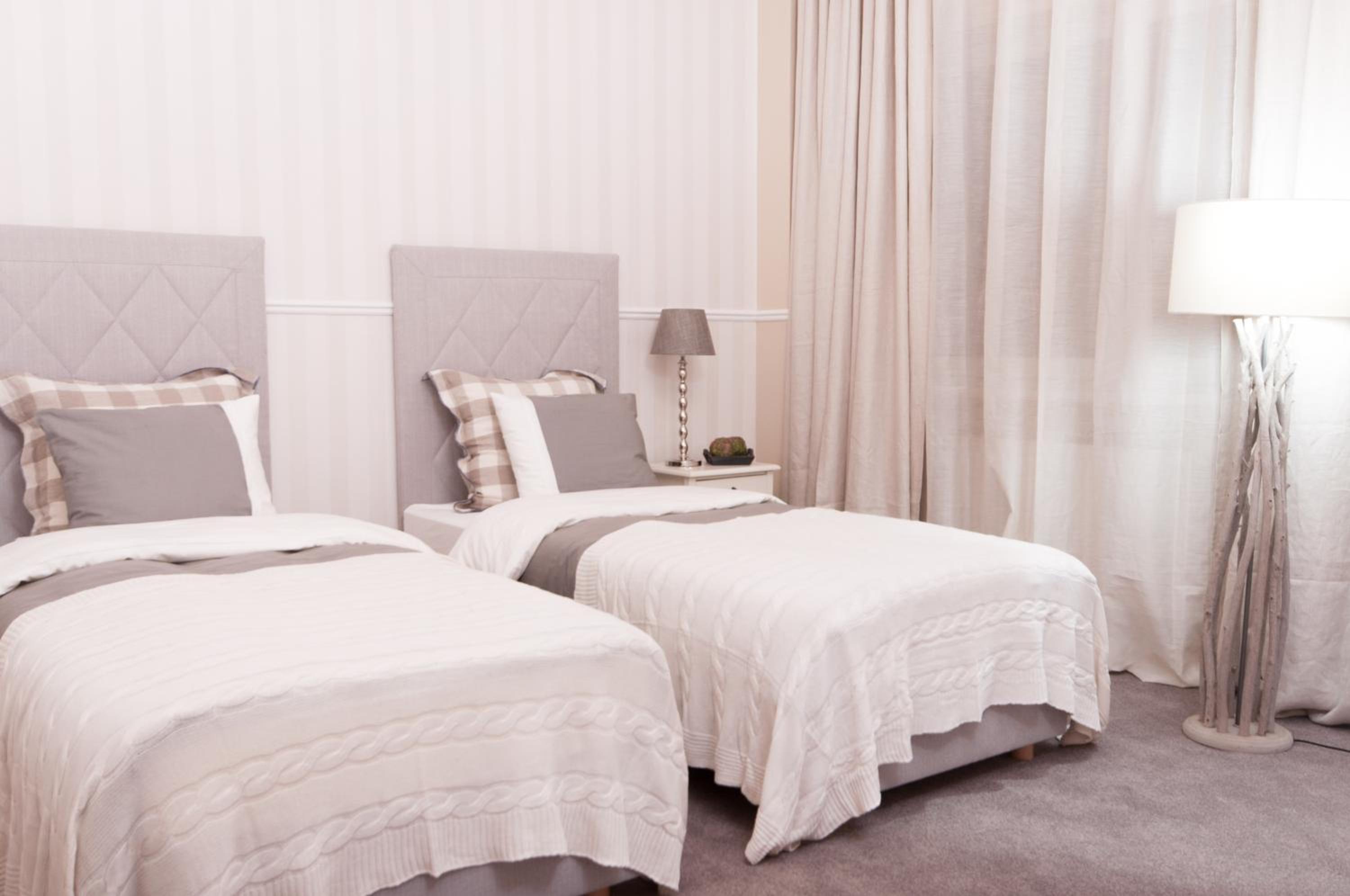 Large Twin Room photo 2