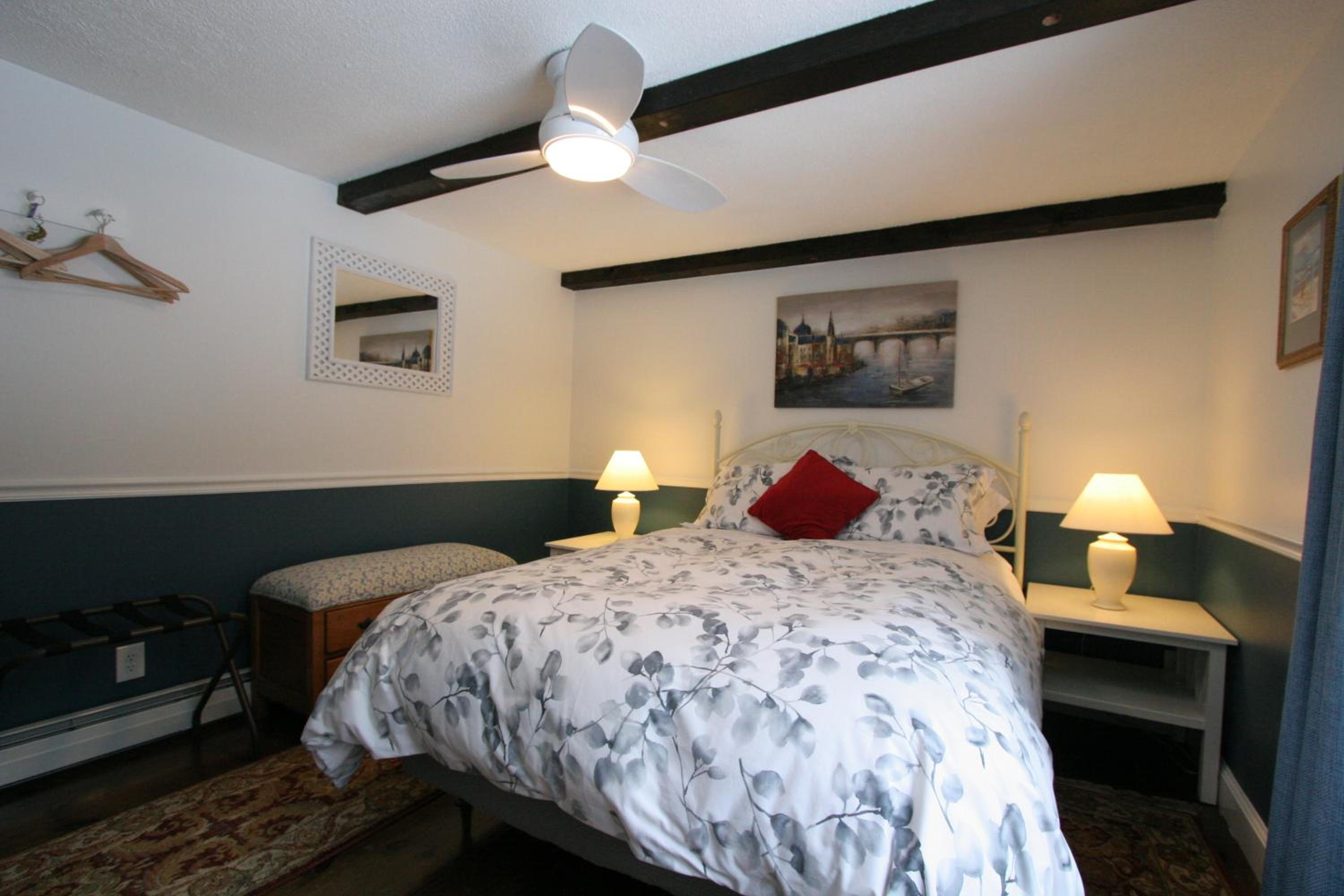 Standard Queen Room