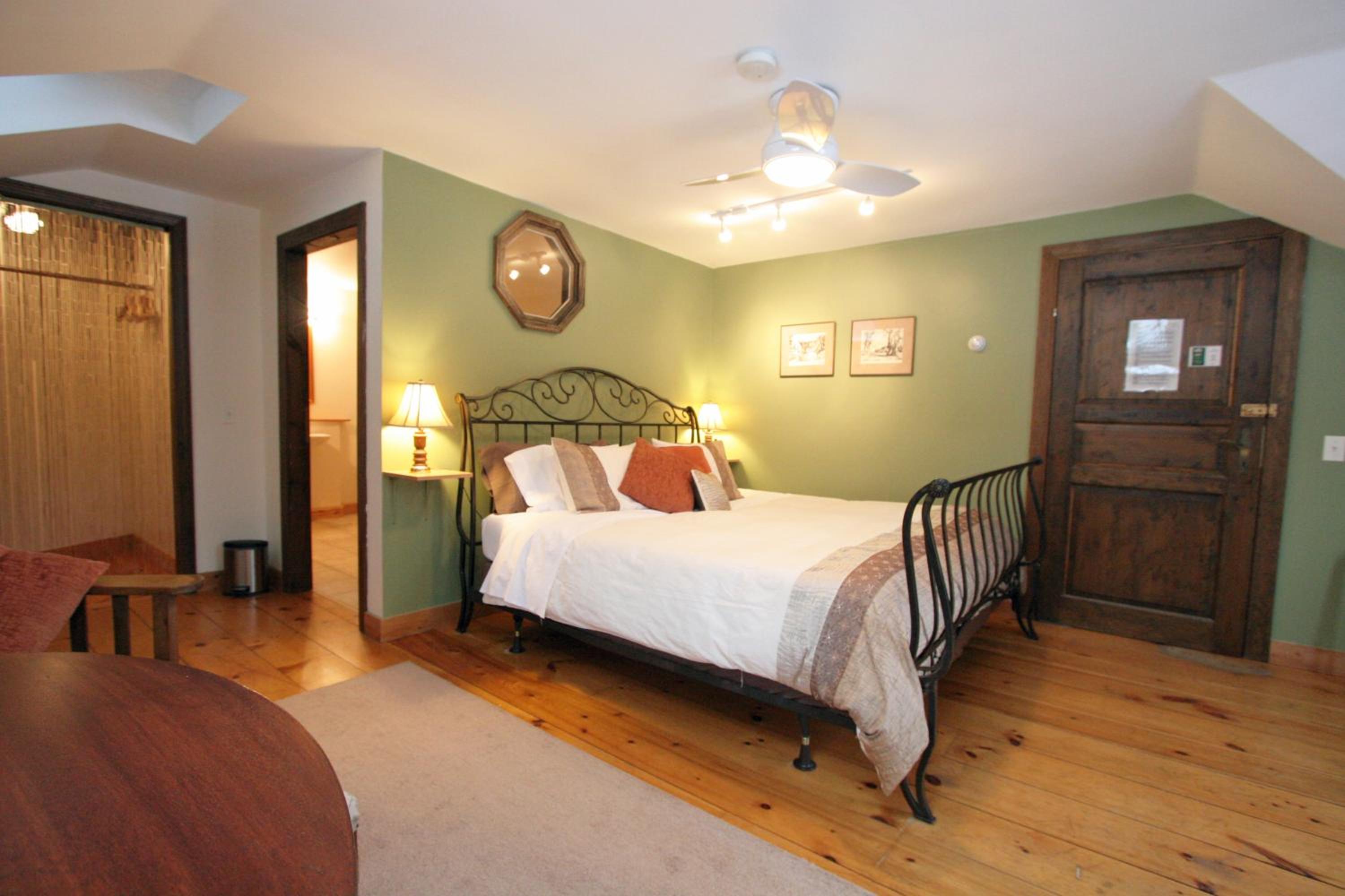 King Room with Sofa Bed photo 2