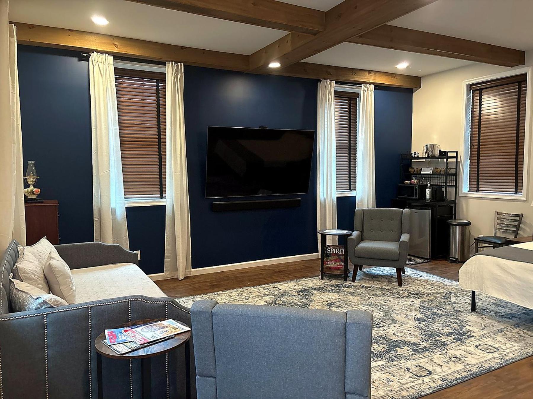 One-Bedroom Suite photo 2