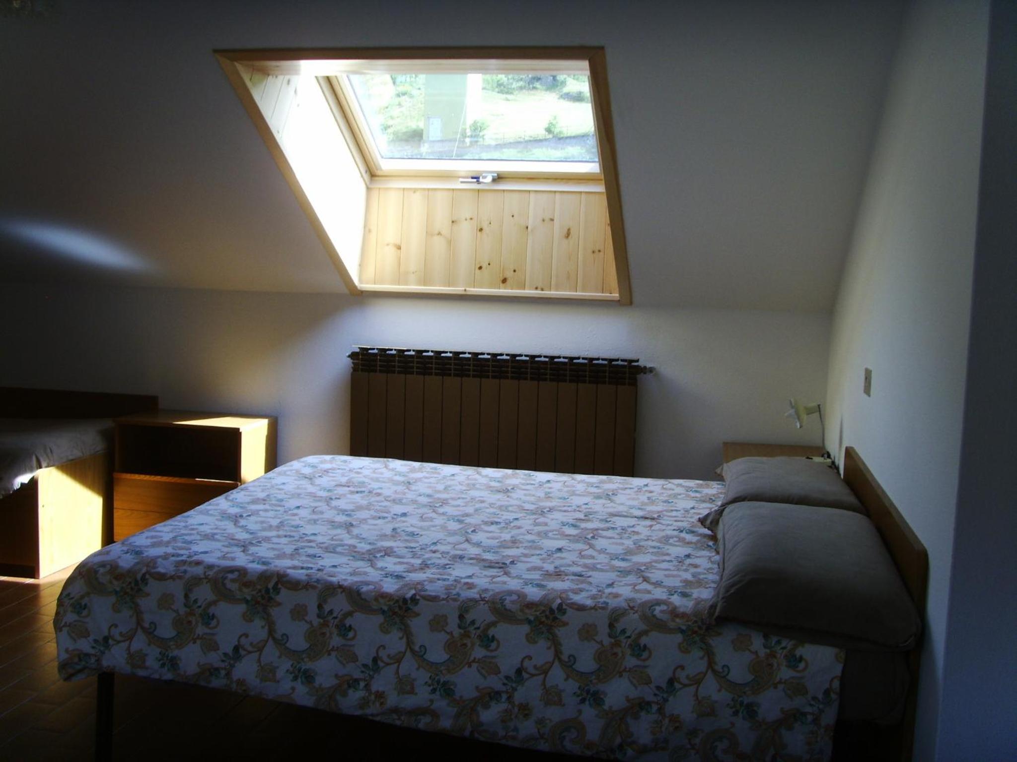 Large Studio - Attic - Photo 4