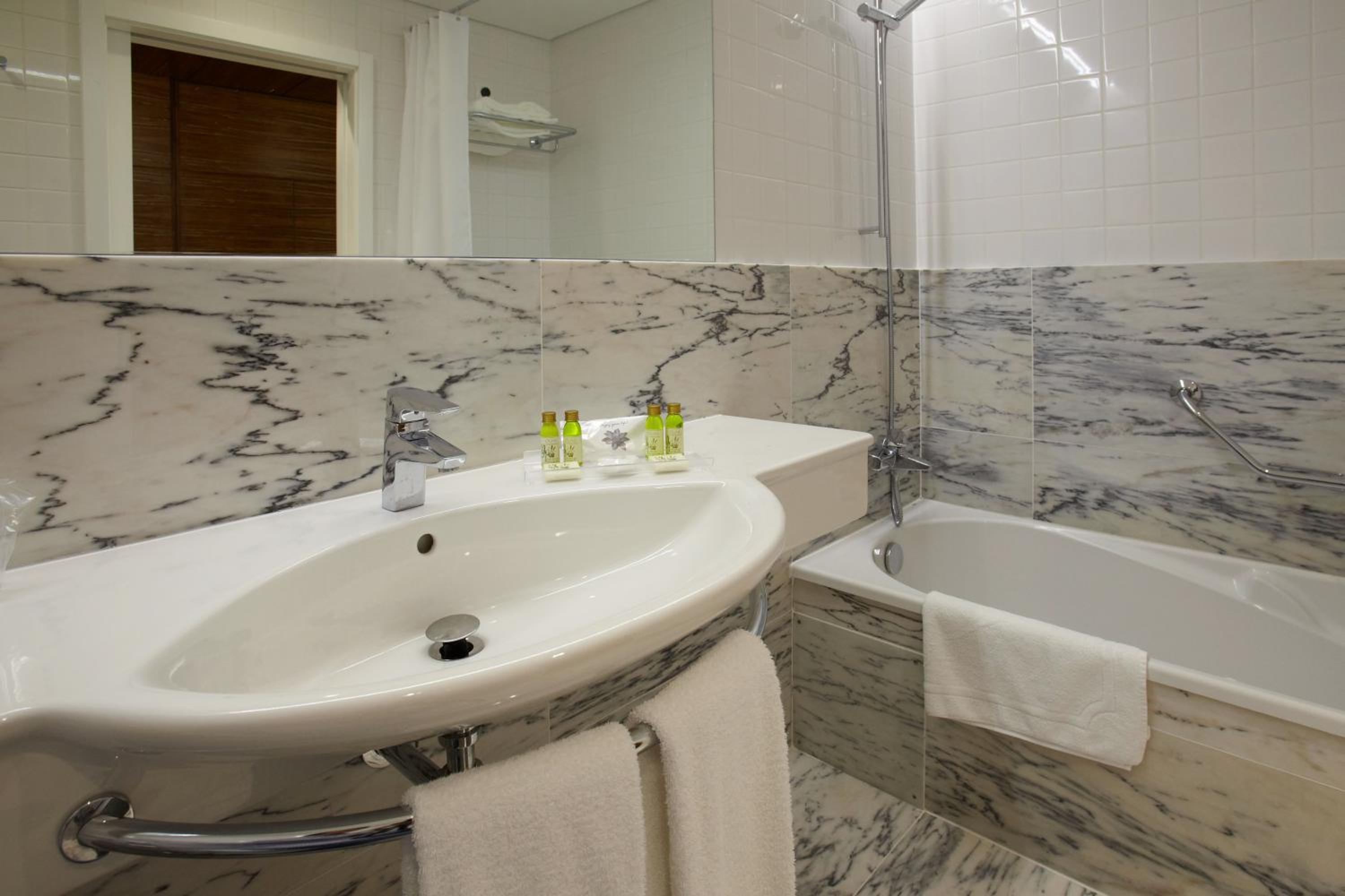 Superior Double or Twin Room - Photo 3