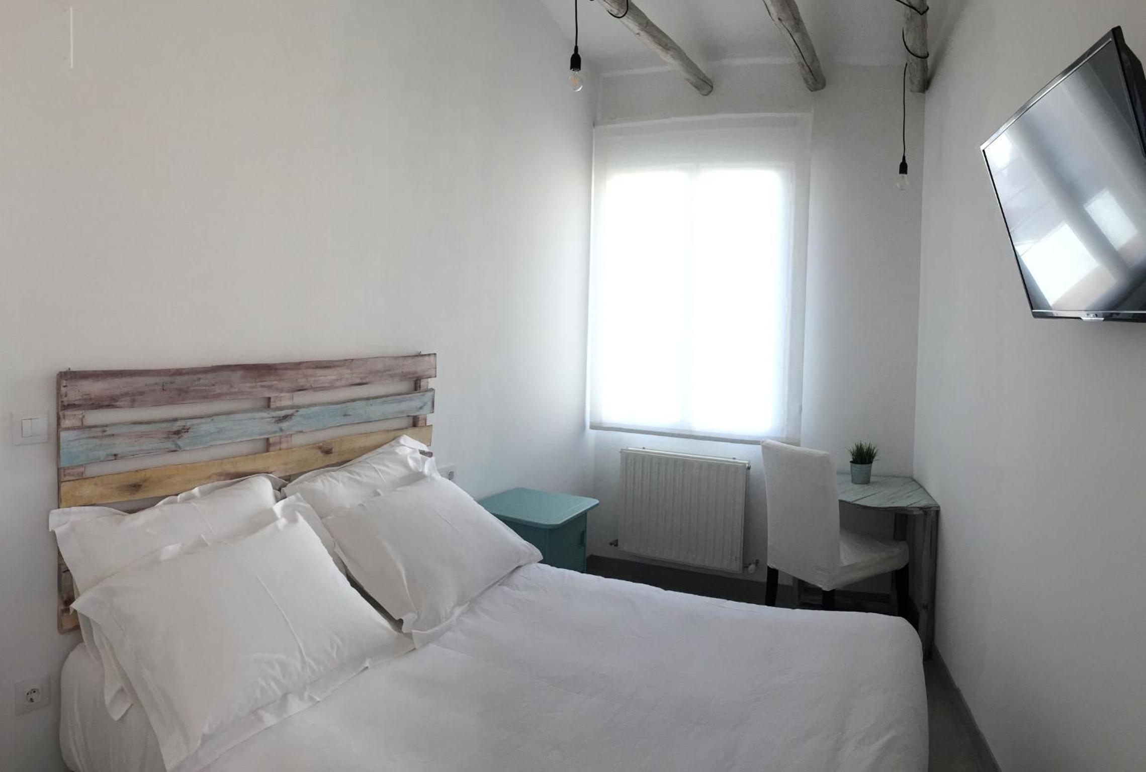 Standard Double Room - Photo 4