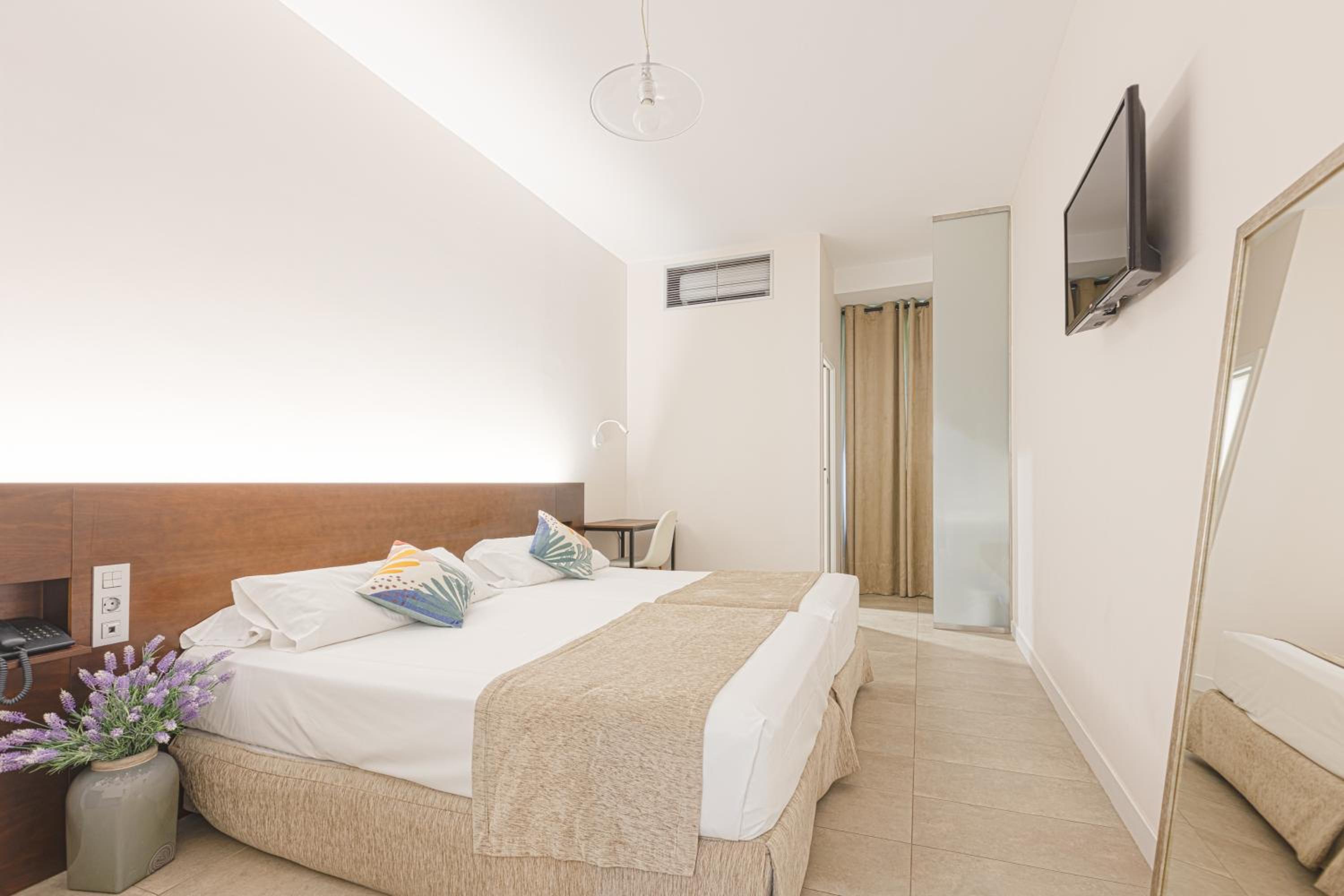 Superior Double or Twin Room photo 2