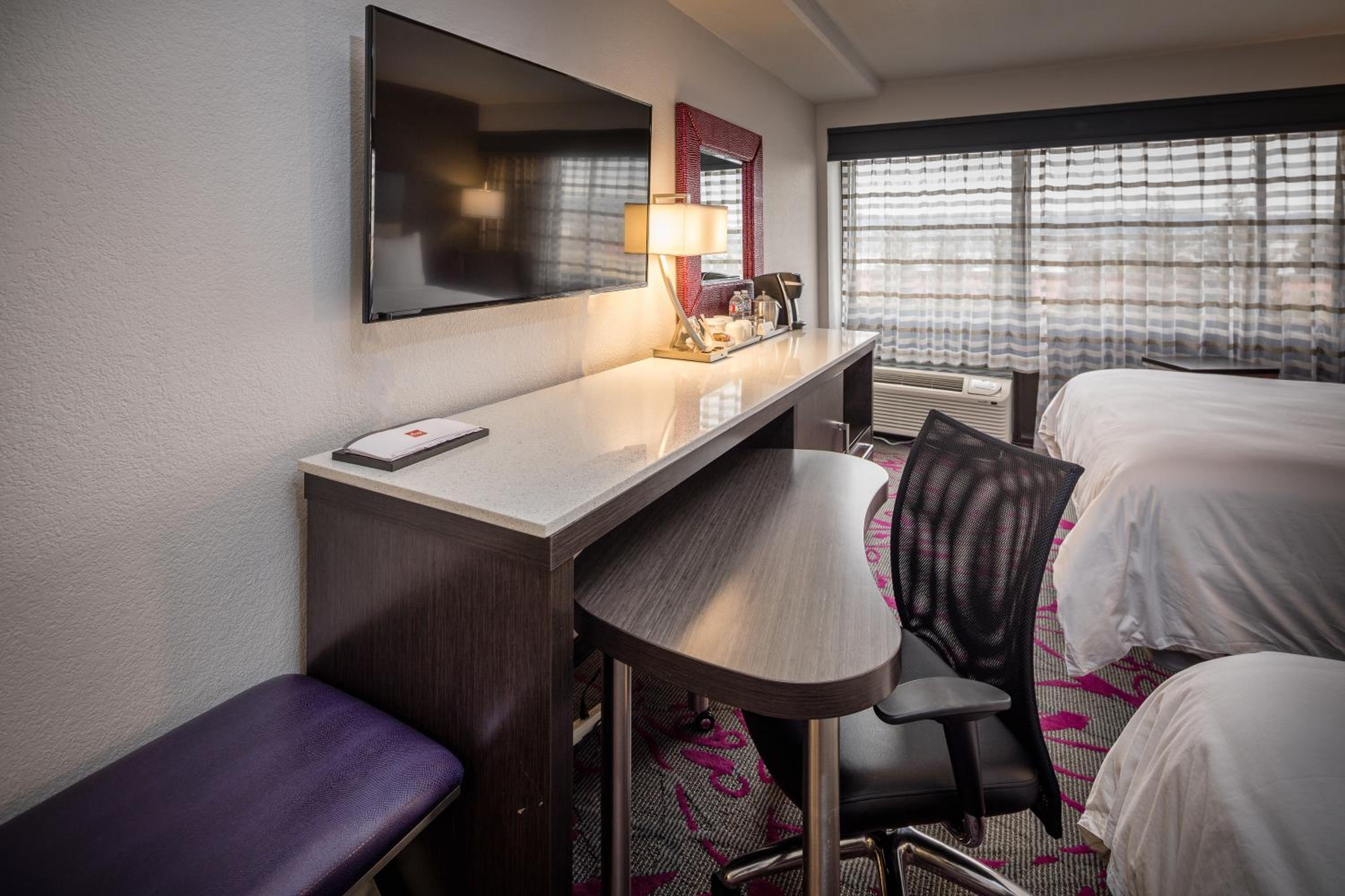 Premium Queen Room With Two Queen Beds - Non-Smoking photo 2