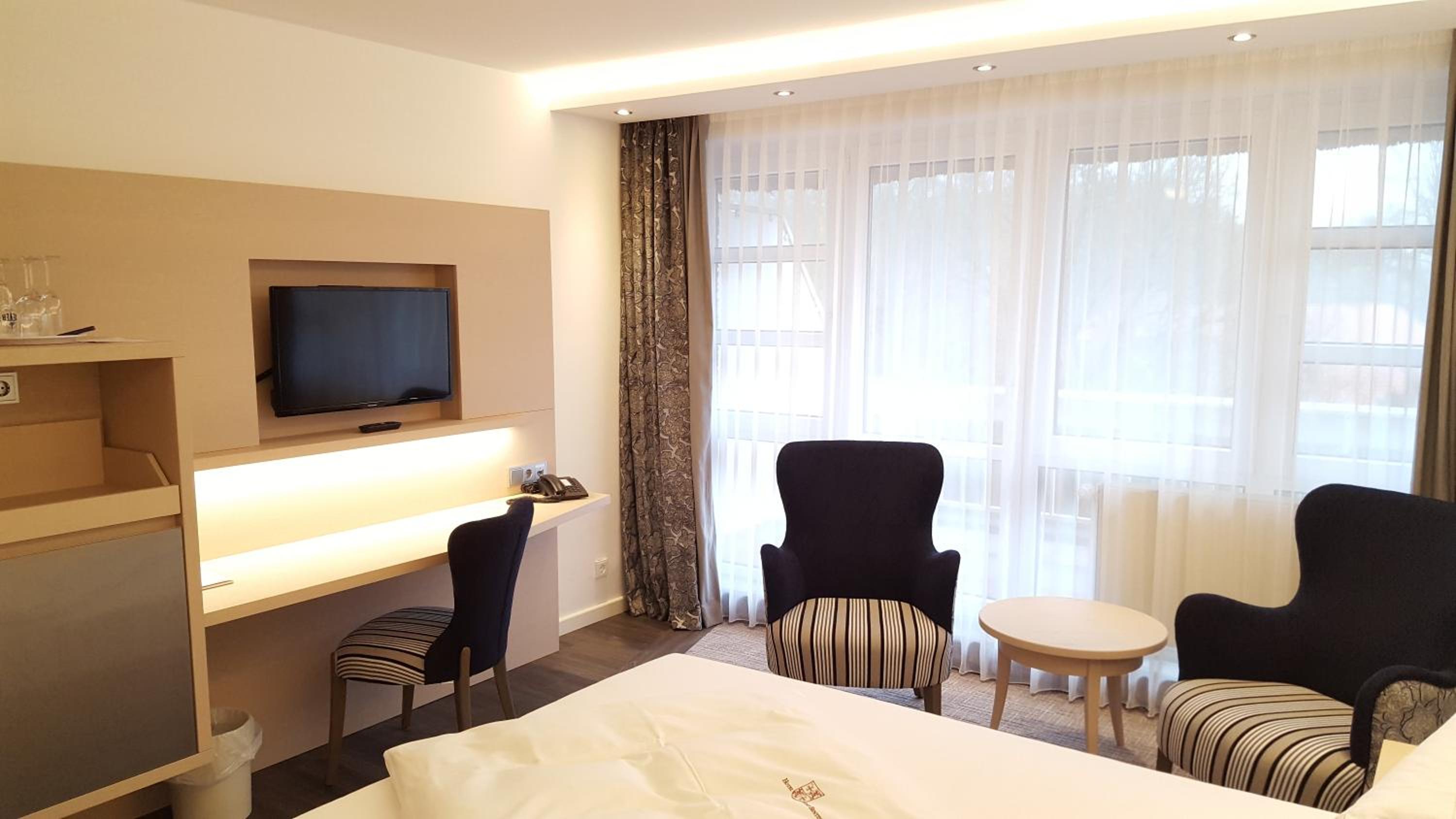 Deluxe Double Room with Balcony - Photo 23