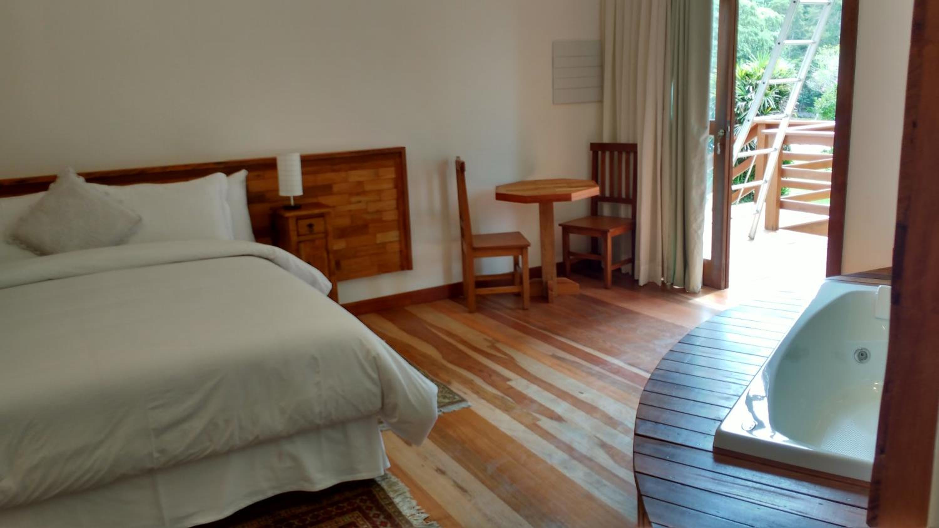 Deluxe Double or Twin Room with Spa Bath photo 2