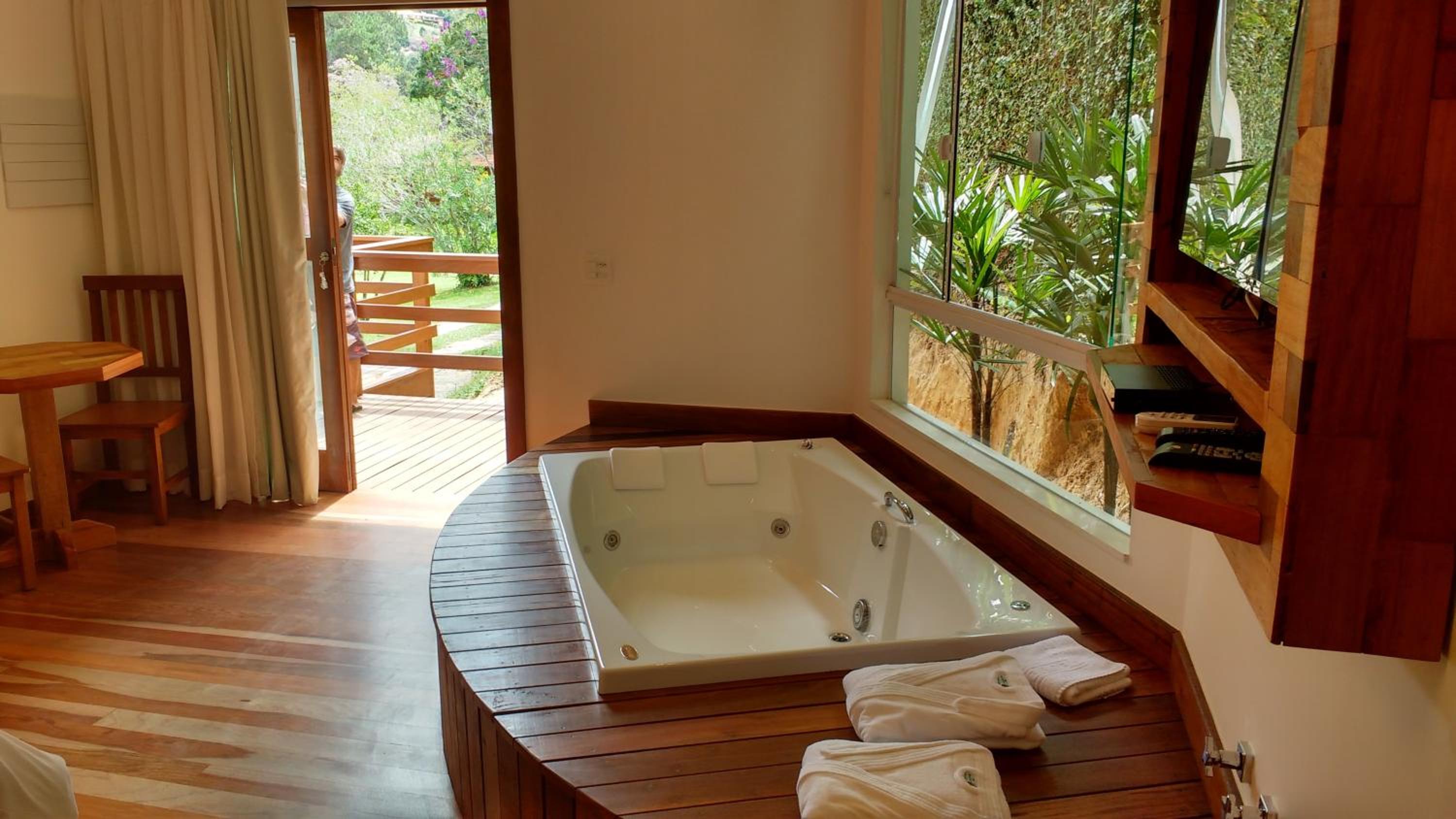 Deluxe Double or Twin Room with Spa Bath photo 3