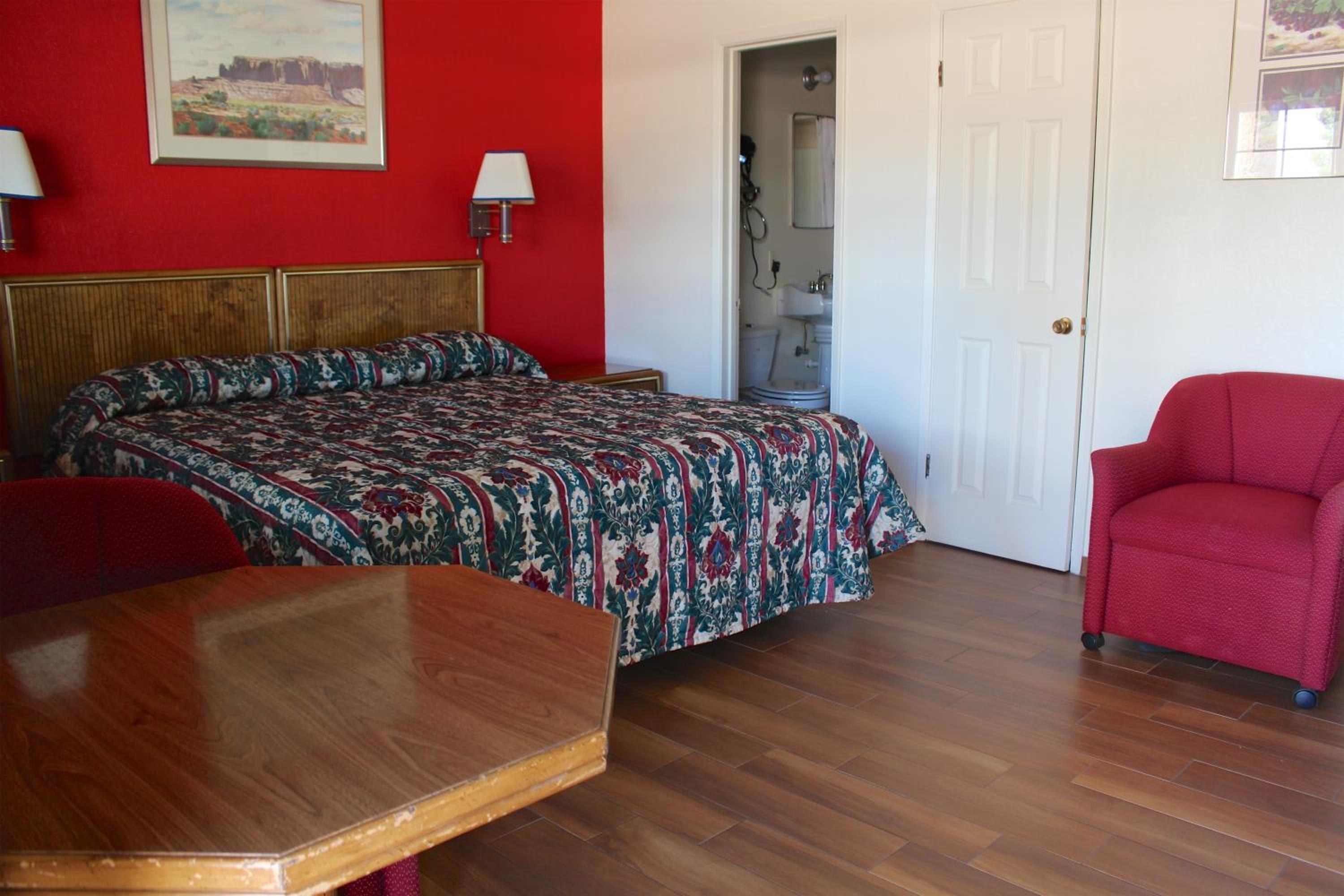 King Room - Non-Smoking photo 1