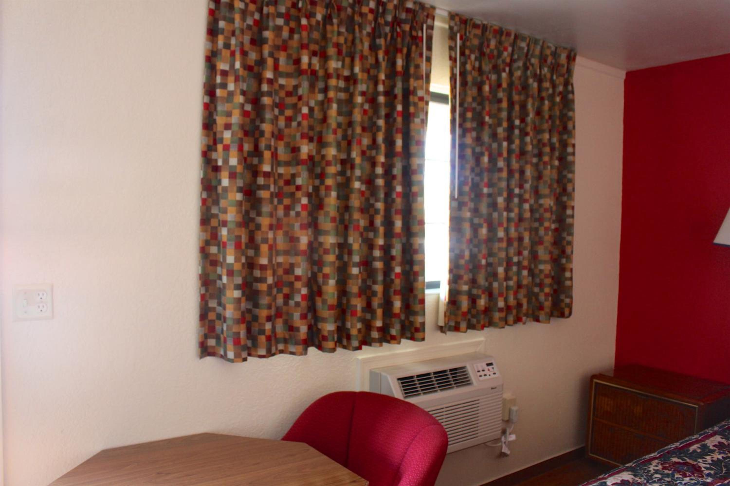 King Room - Non-Smoking photo 3