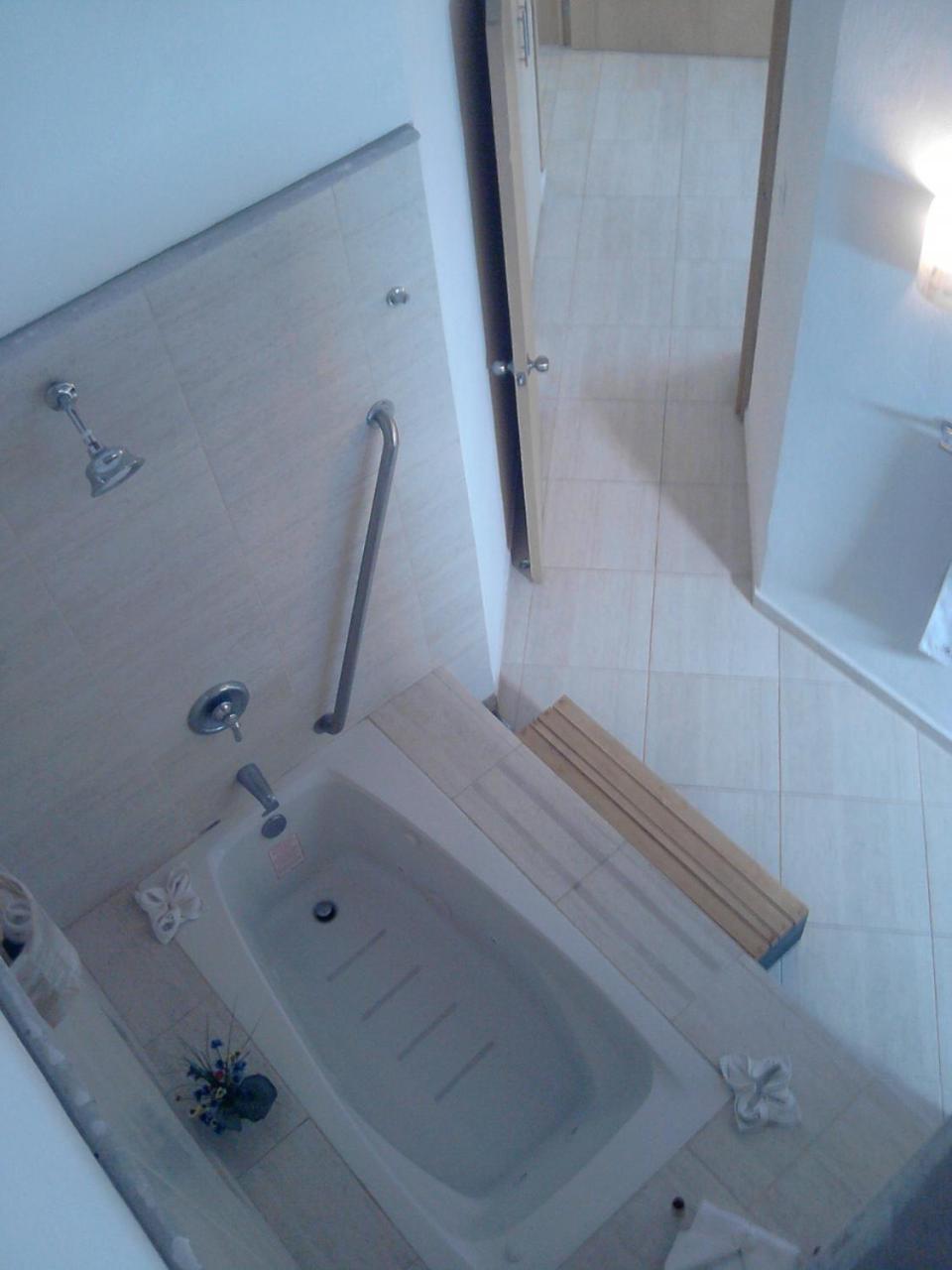 Master Suite with Spa Bath - Photo 7