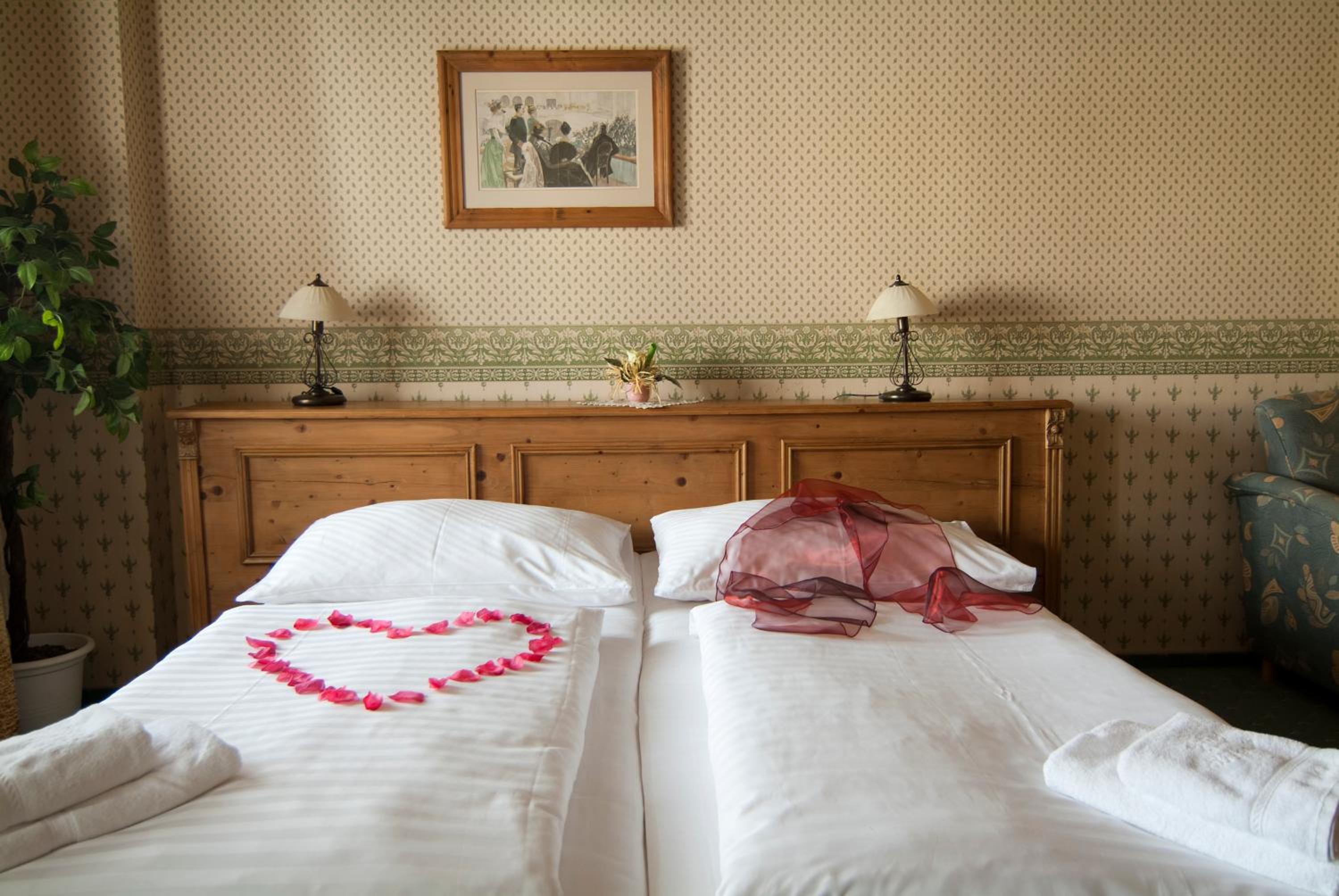 Large Double or Twin Room - Photo 4