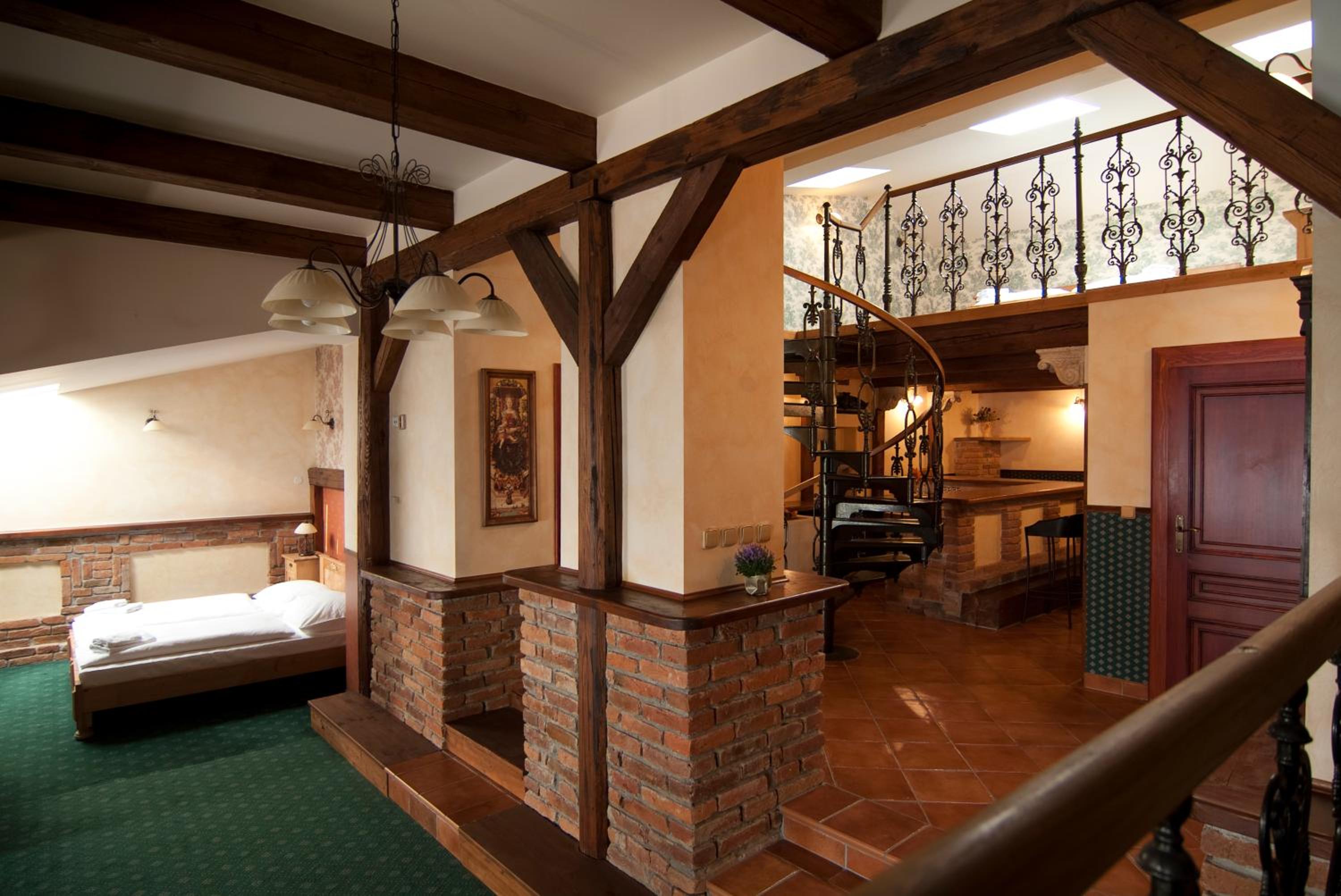 Large Two-Bedroom Suite - Photo 4
