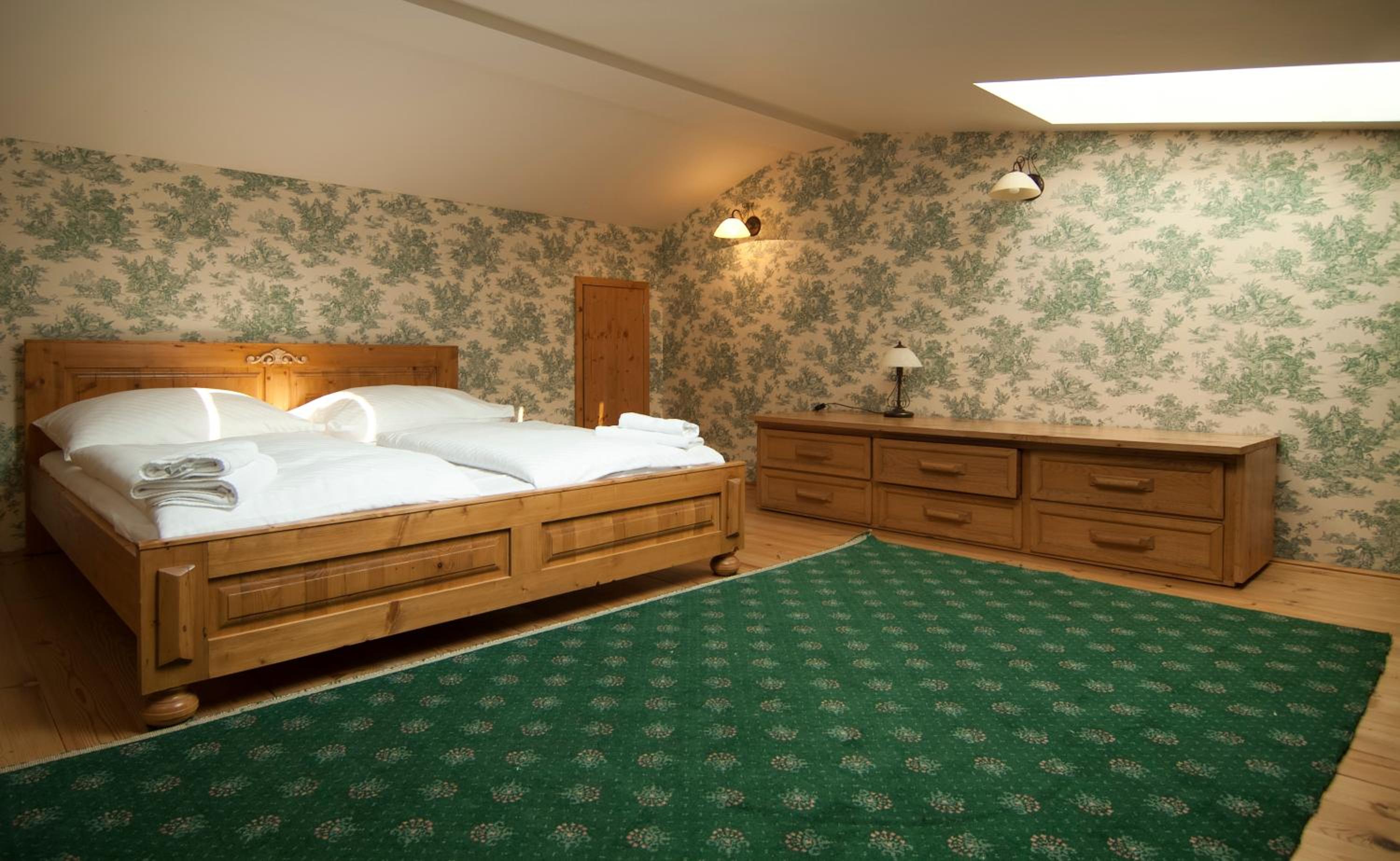 Large Two-Bedroom Suite - Photo 2