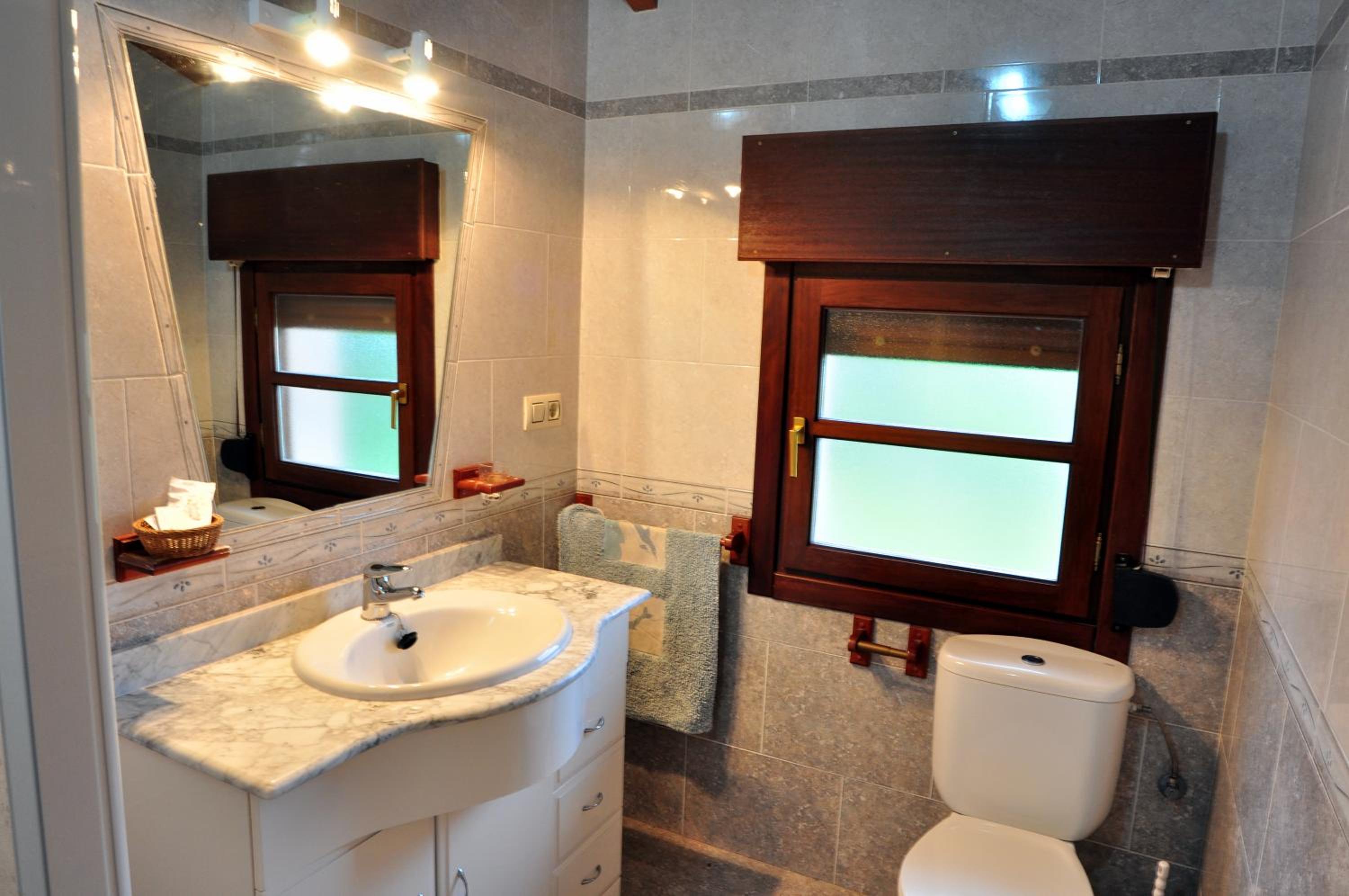 One-Bedroom Apartment (2 - 4 Adults) photo 3