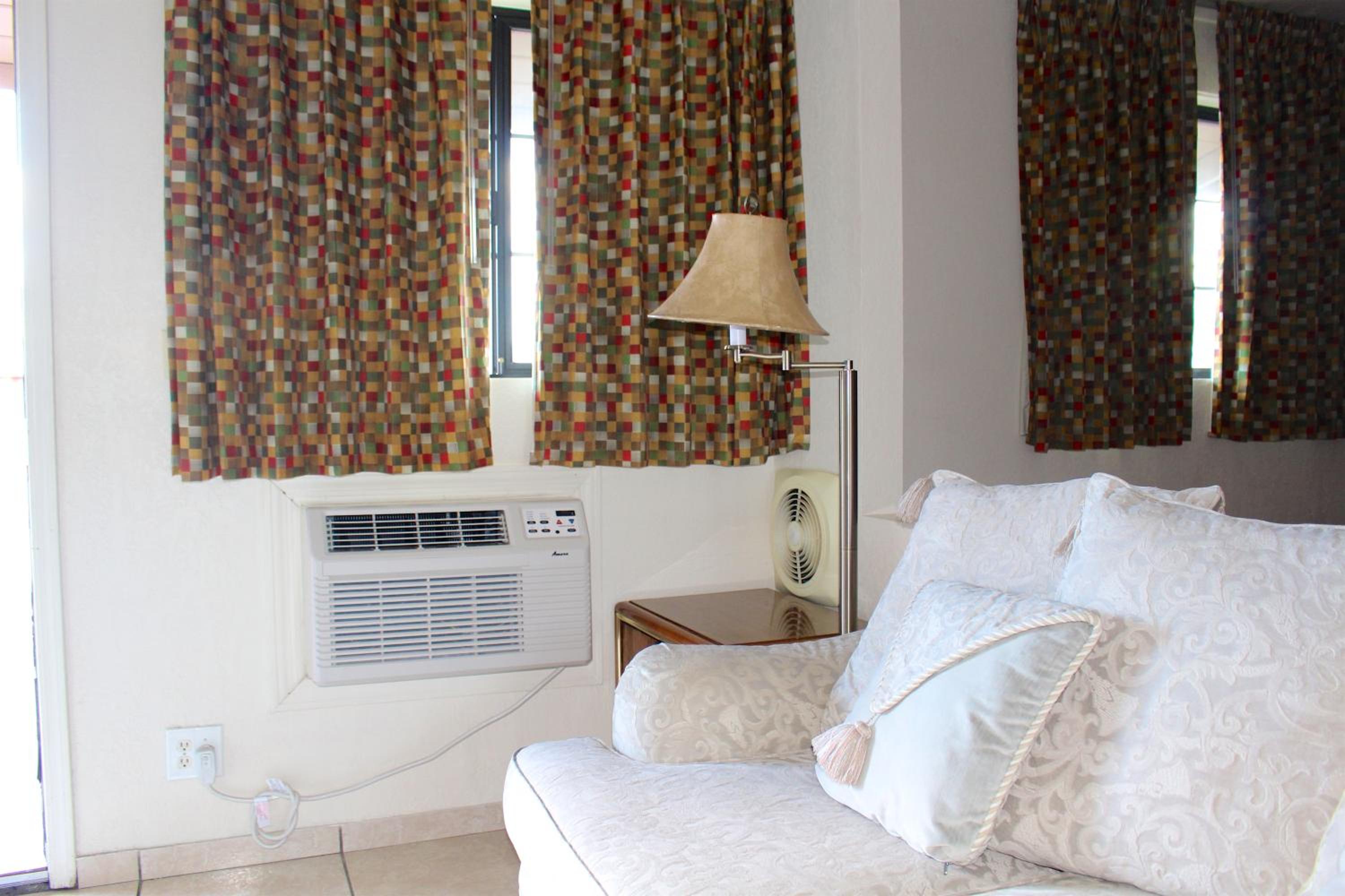 Double Room with Two Double Beds - Non-Smoking photo 3