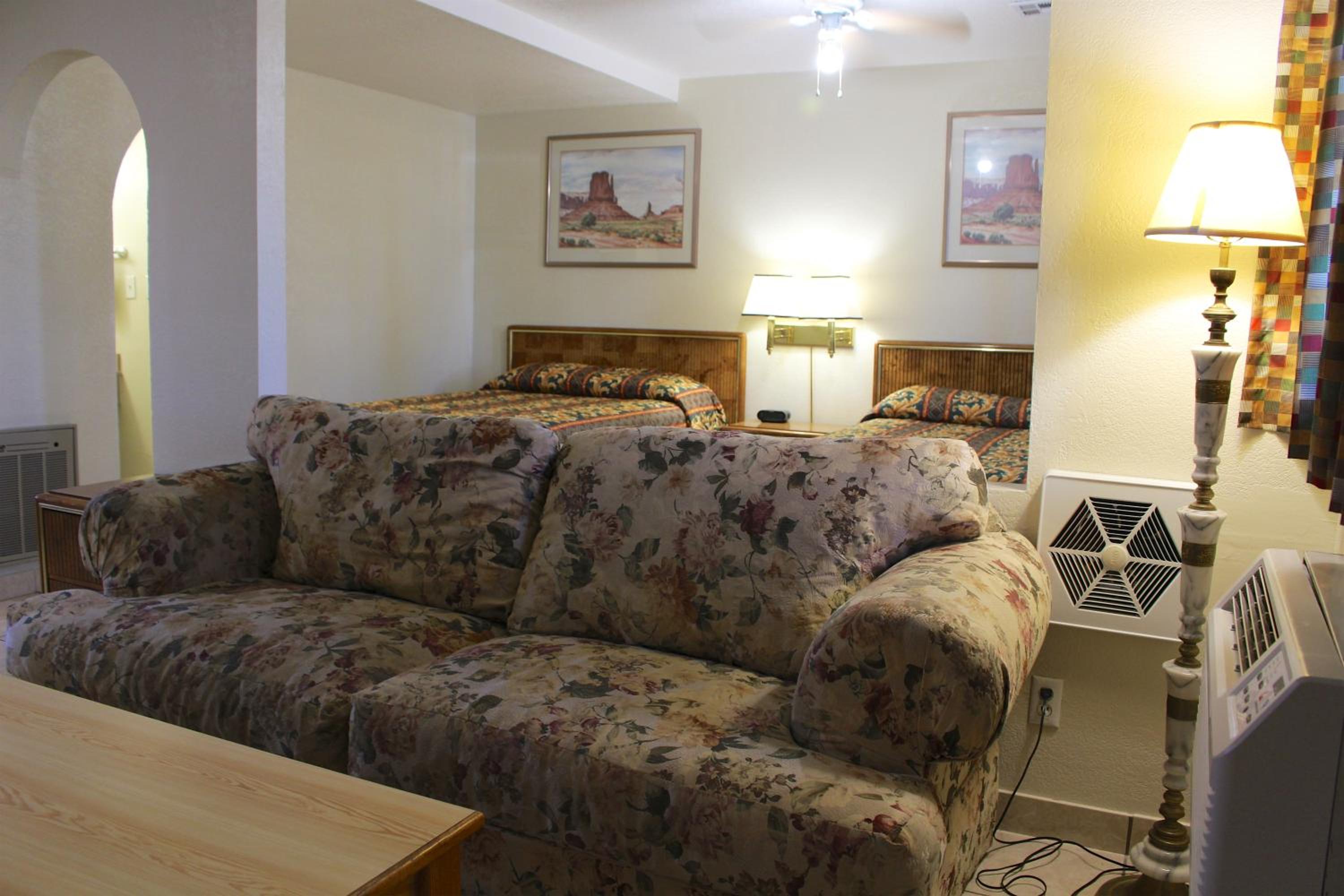 Double Room with Two Double Beds - Smoking photo 2