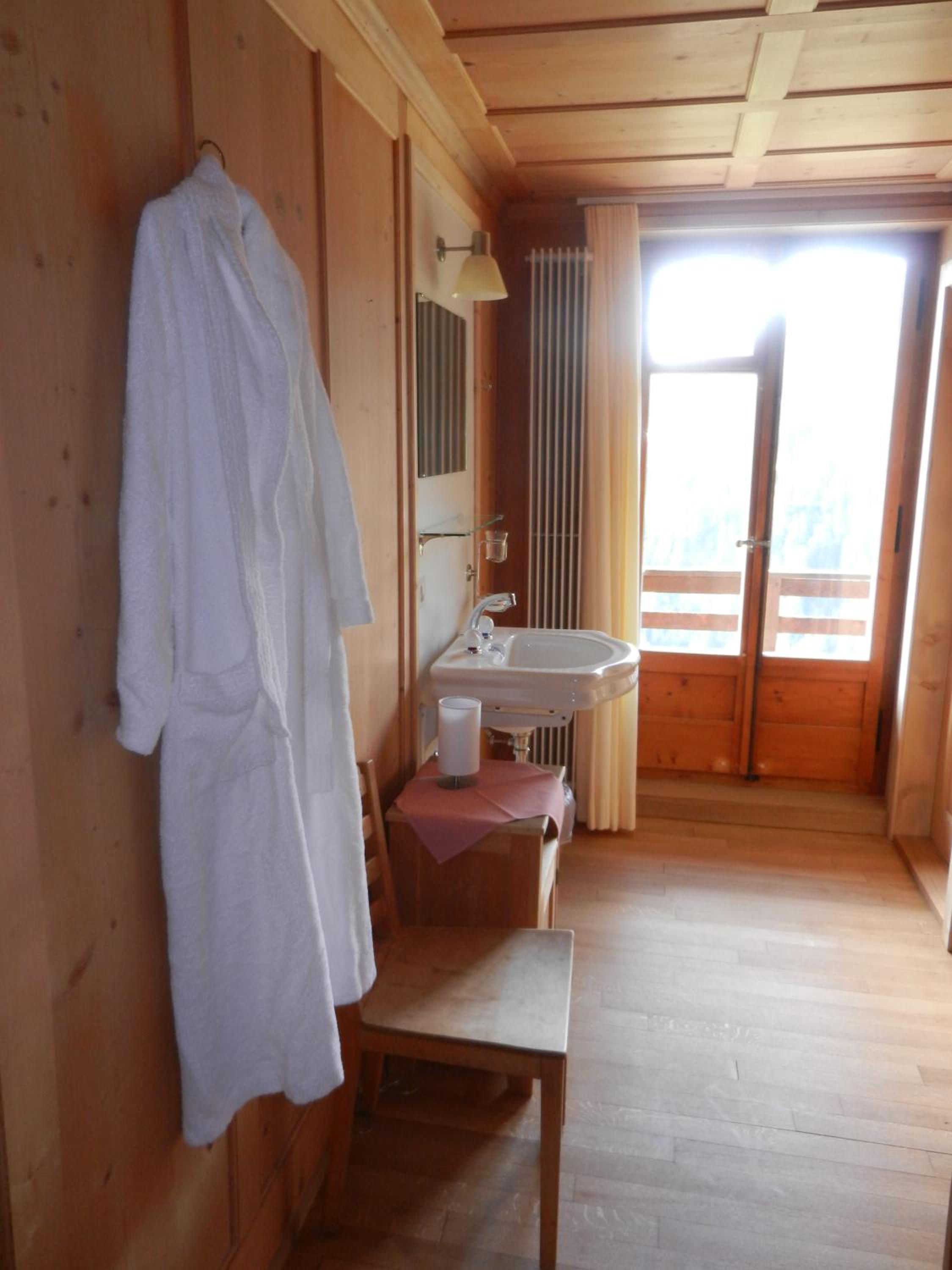 Single Room with Shared Bathroom photo 1