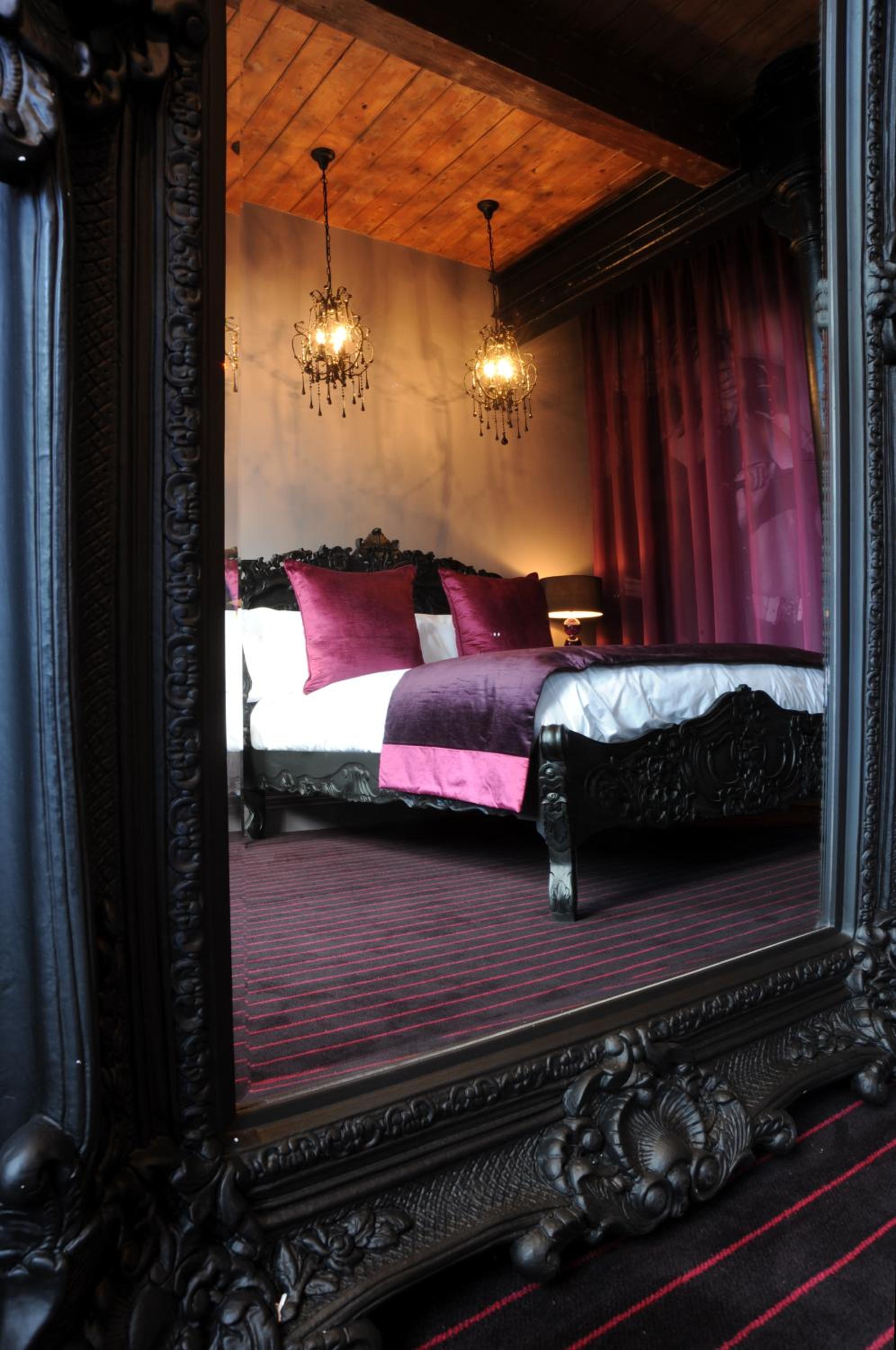 Standard King Room - Photo 9