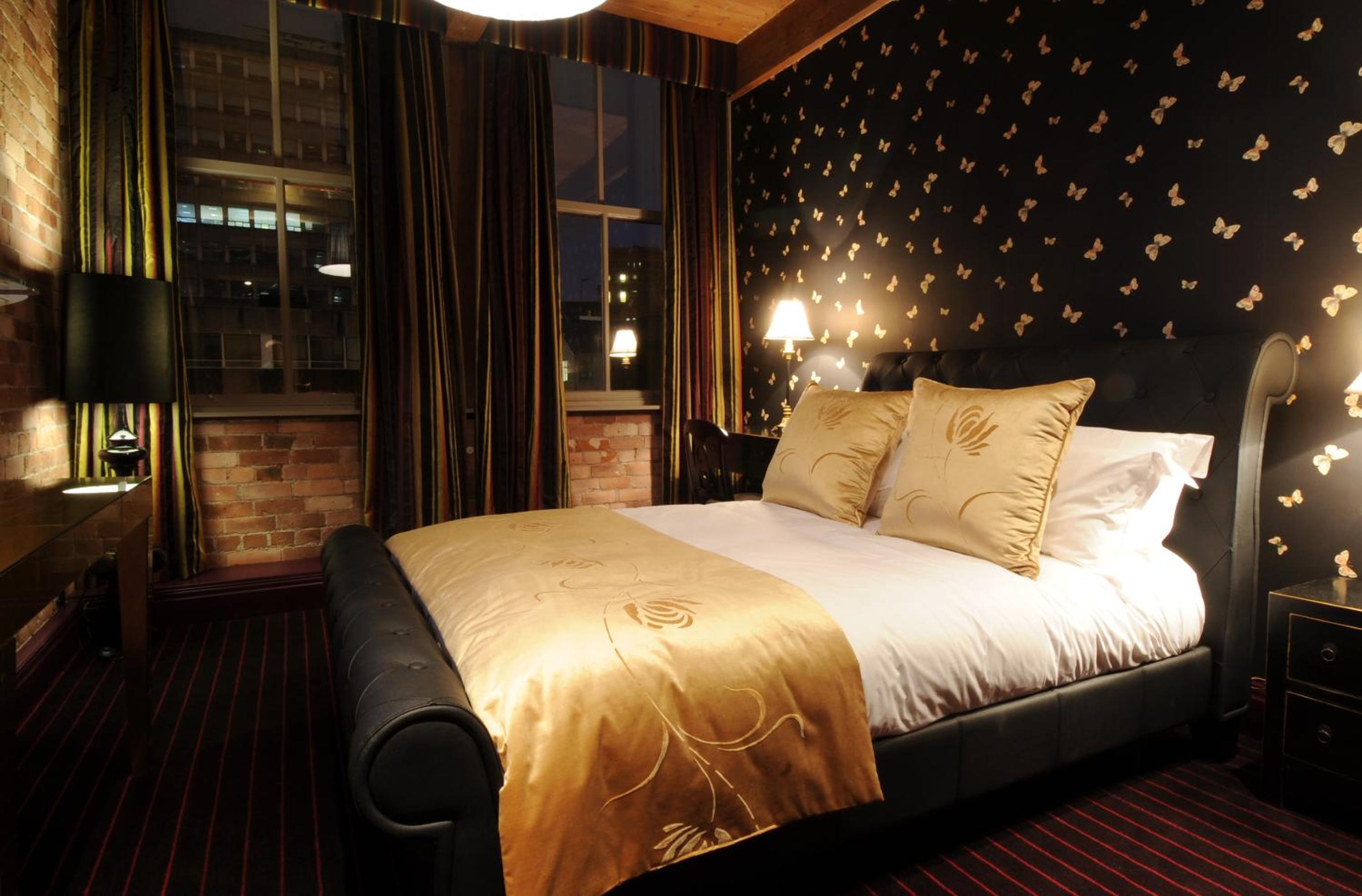 Standard King Room - Photo 28