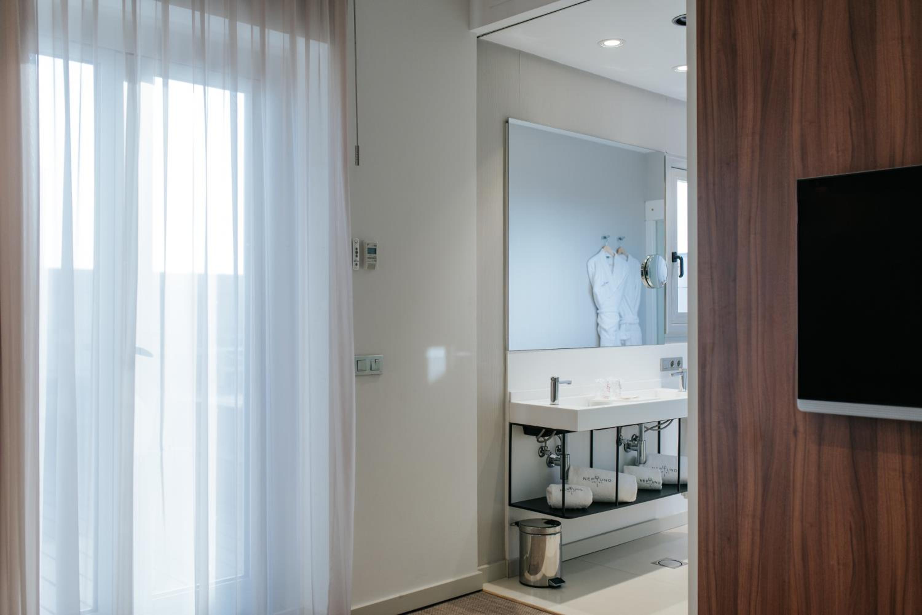 Suite with Sea View thumbnail 5