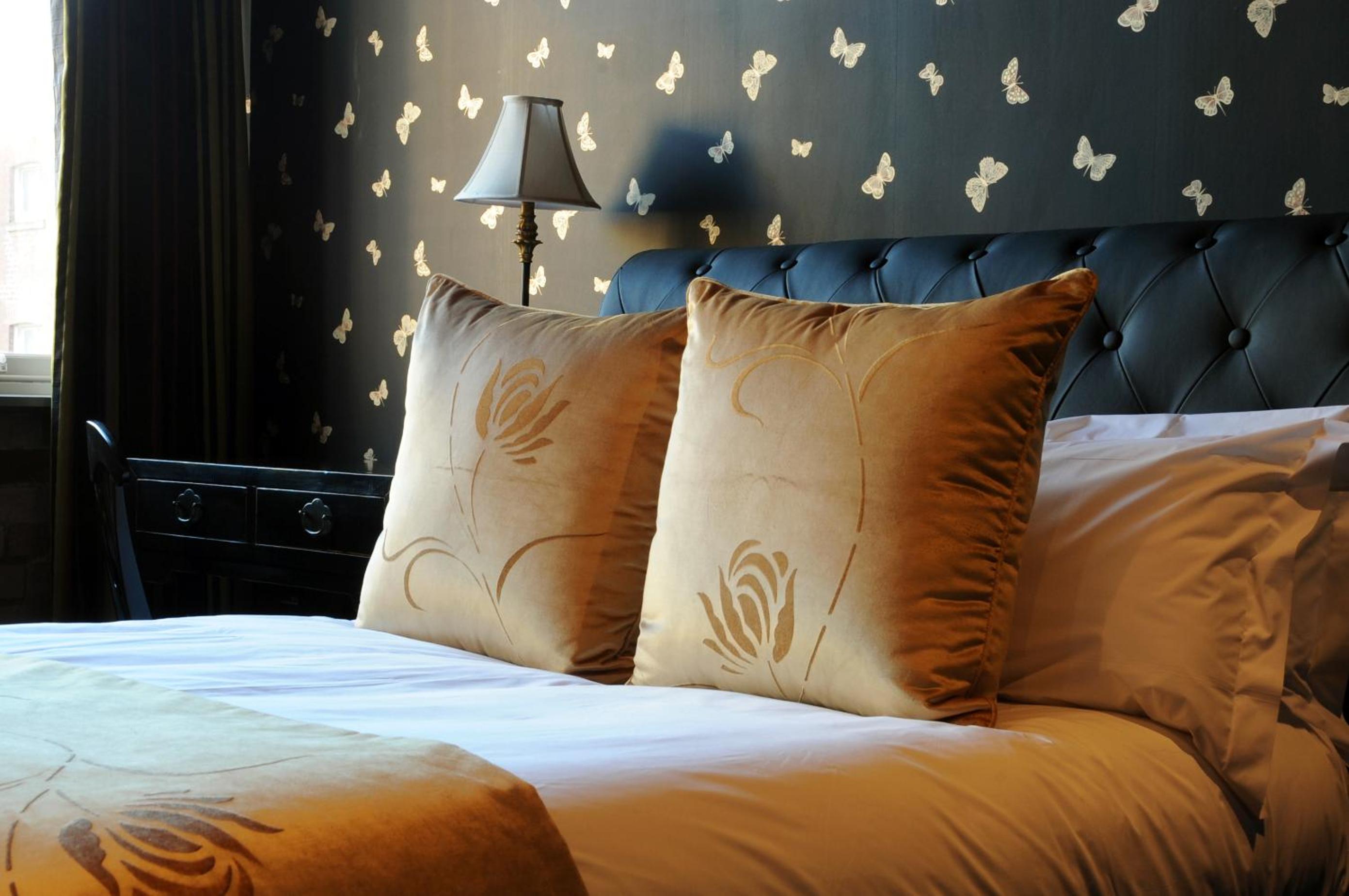 Standard King Room - Photo 29