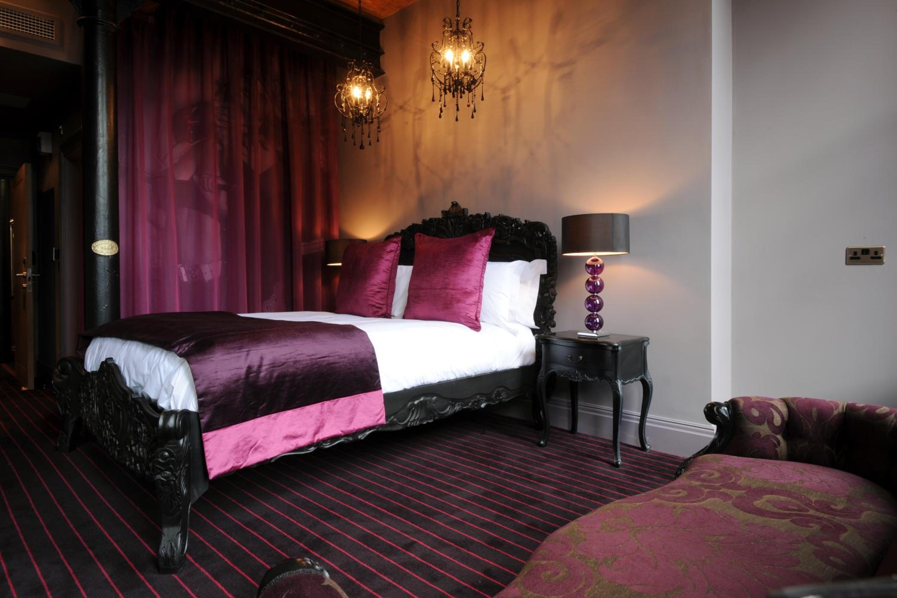 Standard King Room - Photo 8