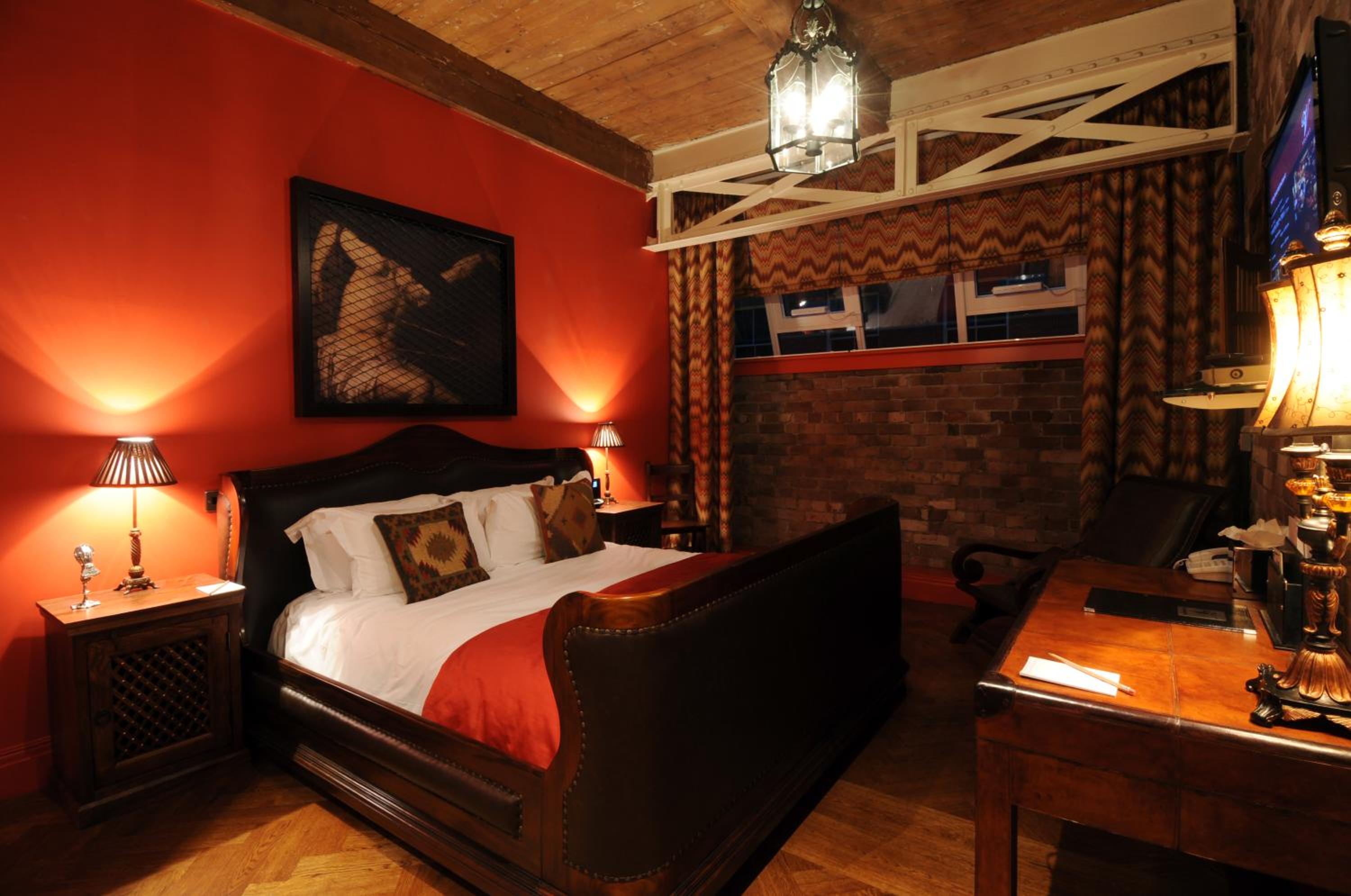 Standard King Room - Photo 15