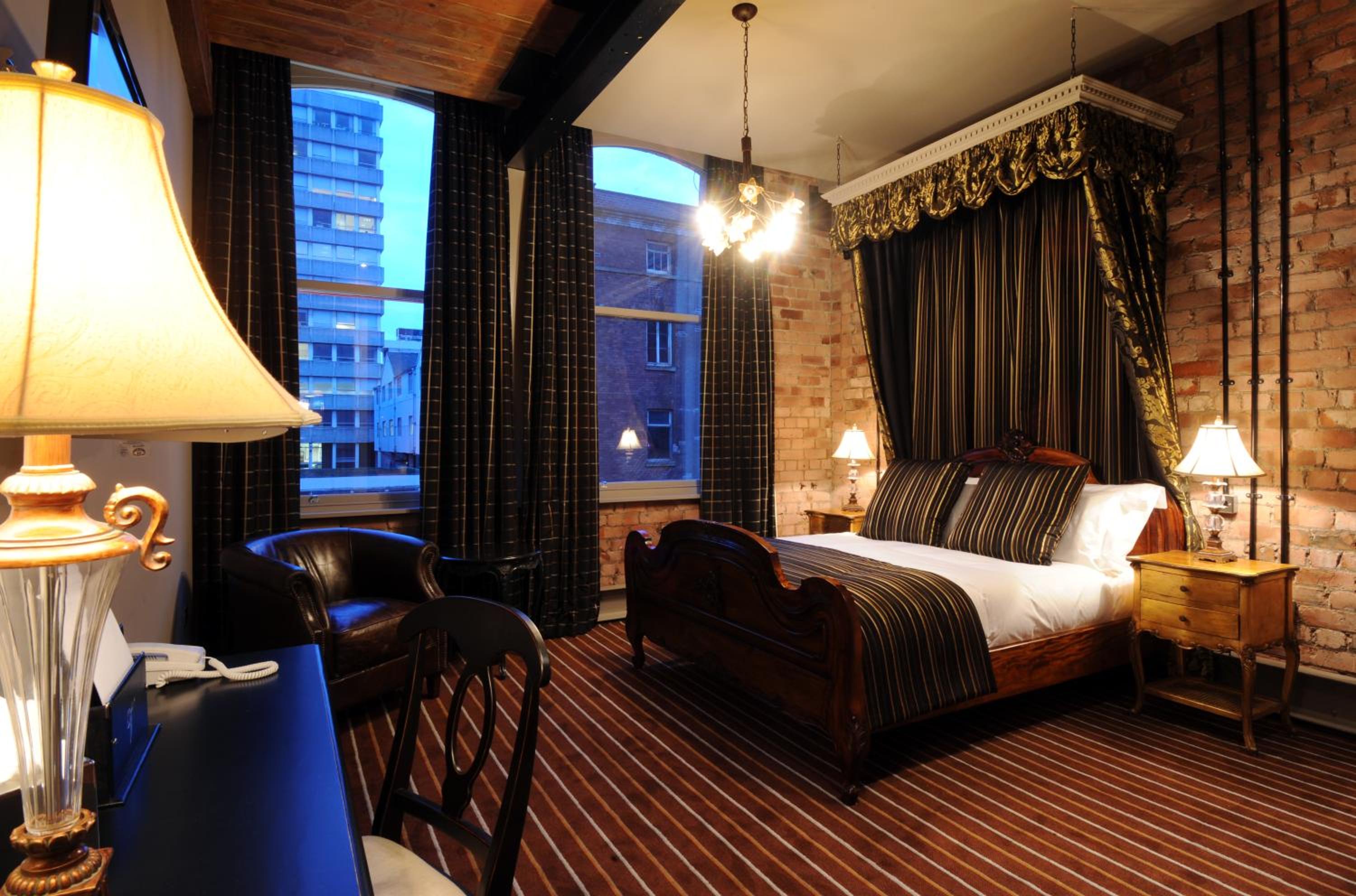 Standard King Room - Photo 5