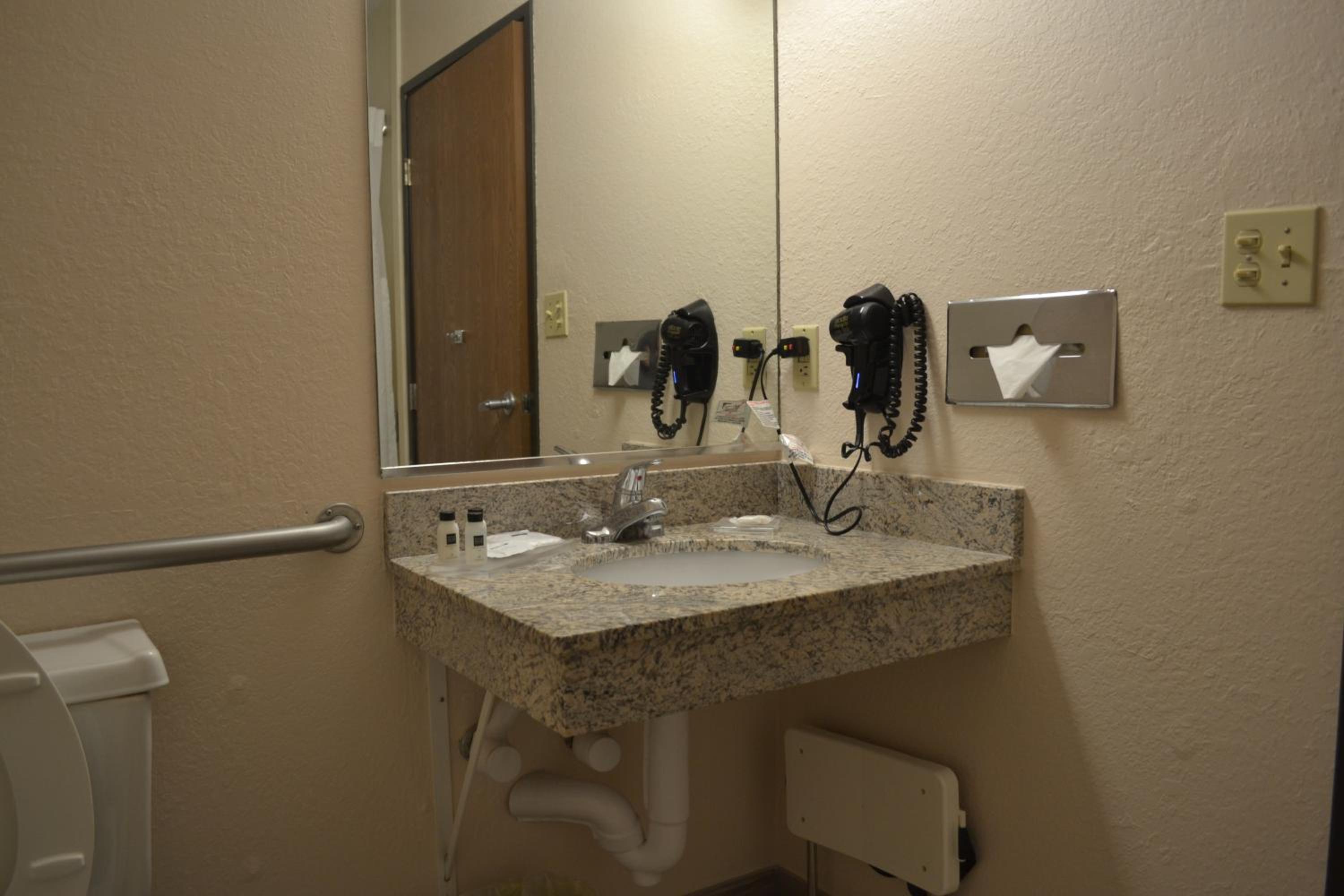 King Room - Disability Access Roll in Shower /Non-Smoking - Photo 3