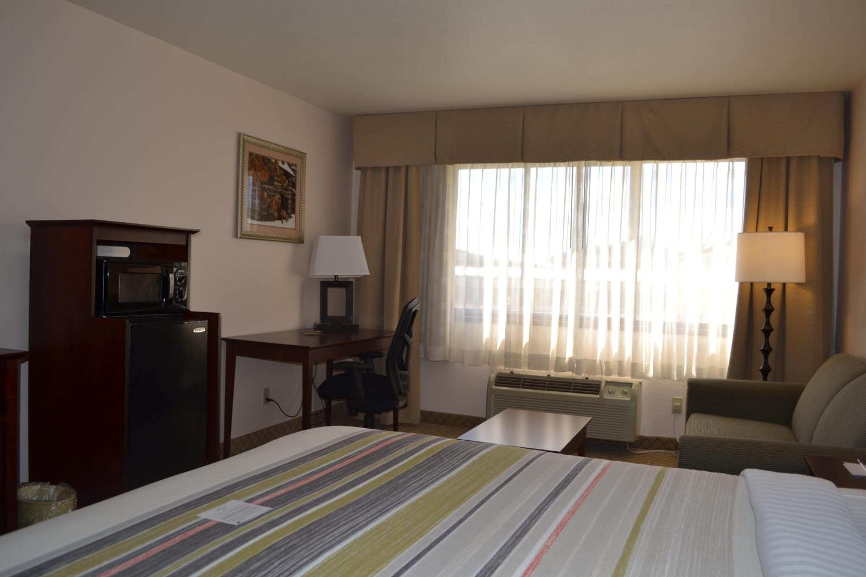 King Room with Sofa Bed - Non-Smoking - Photo 1