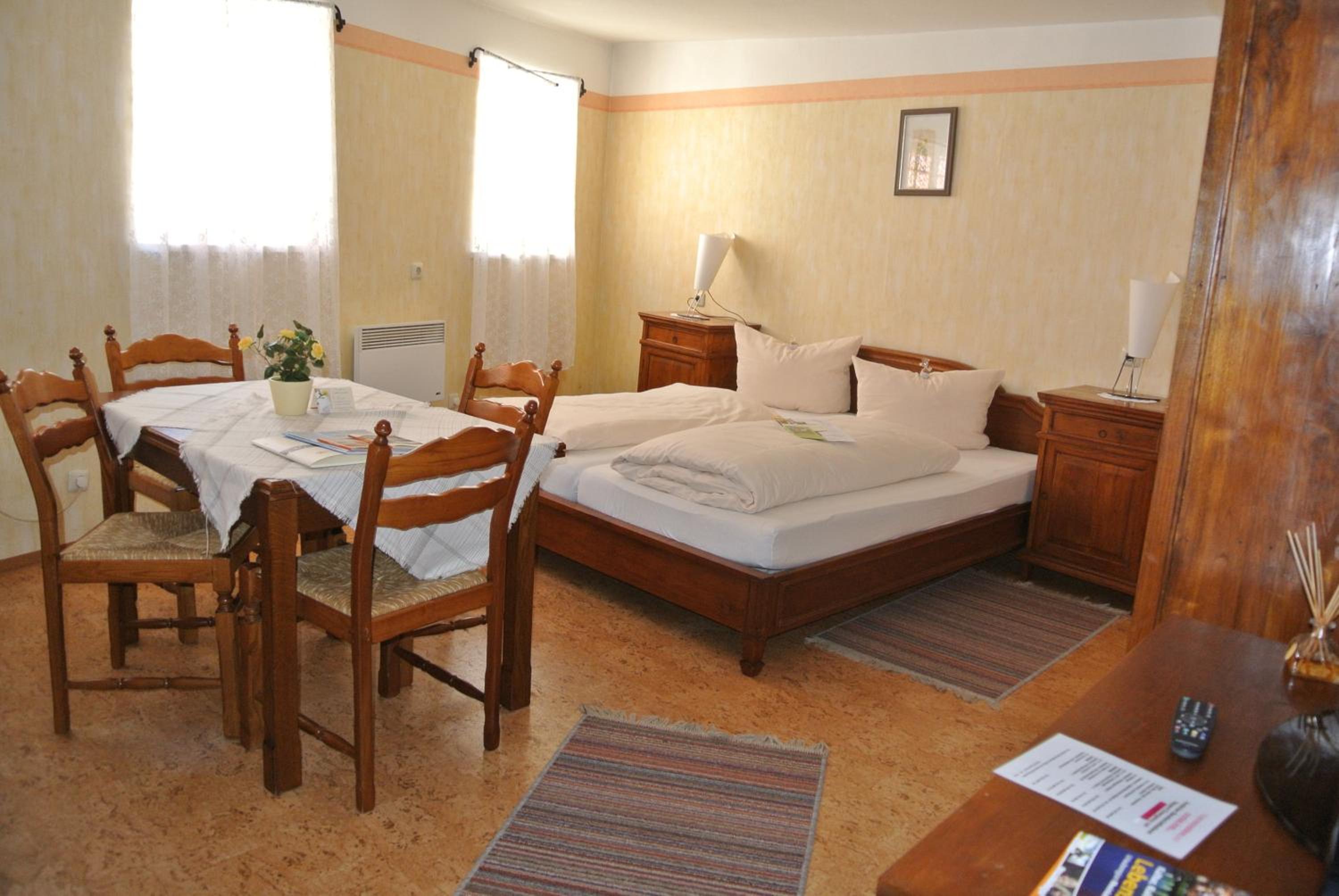 Double Room - Photo 5