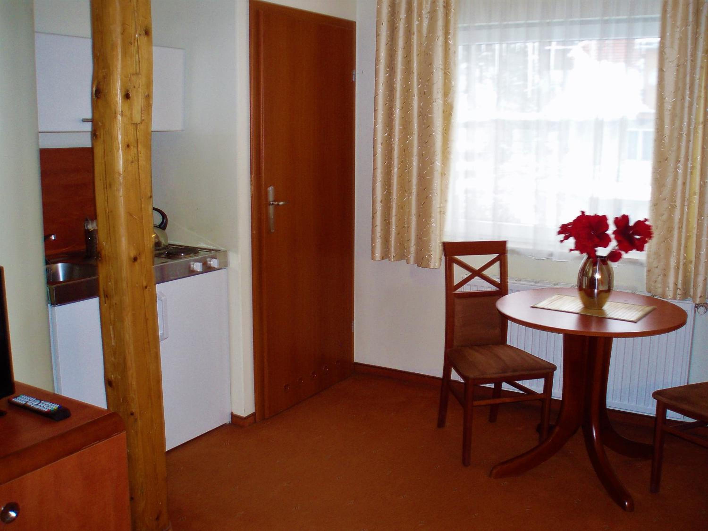 Two-Bedroom Apartment with Kitchenette and Balcony (4 Adults)  photo 3