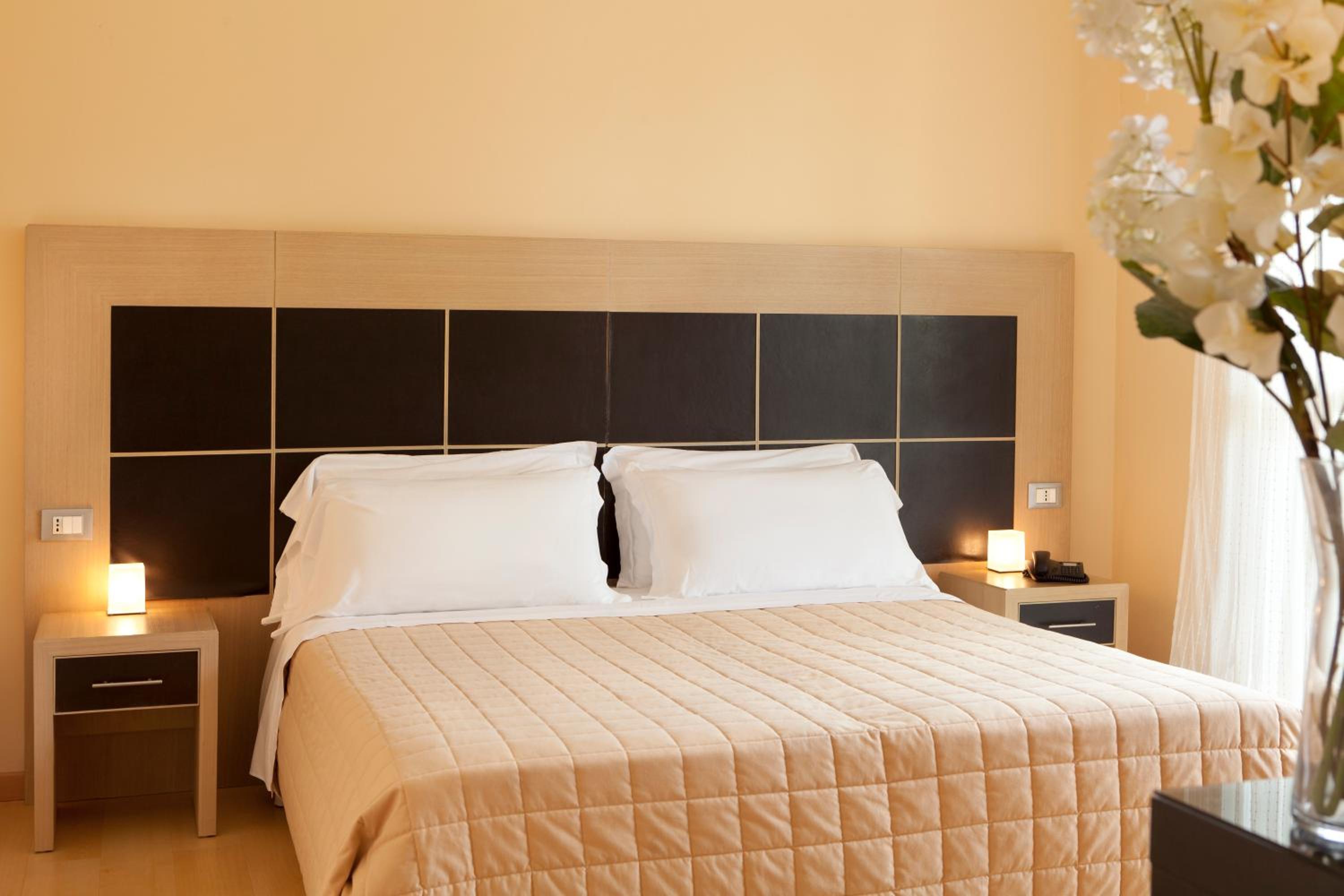 Superior Double or Twin Room - Photo 12