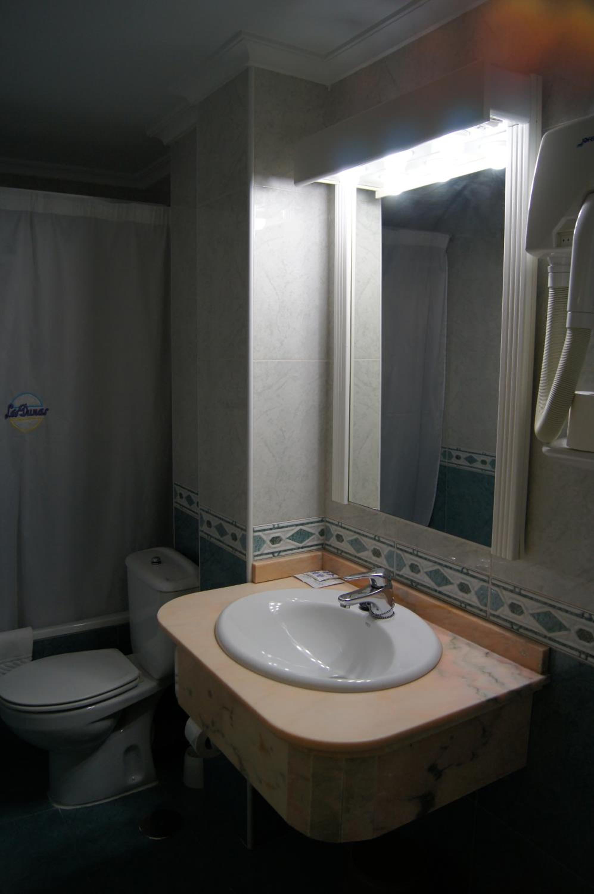 Twin Room with Extra Bed photo 3