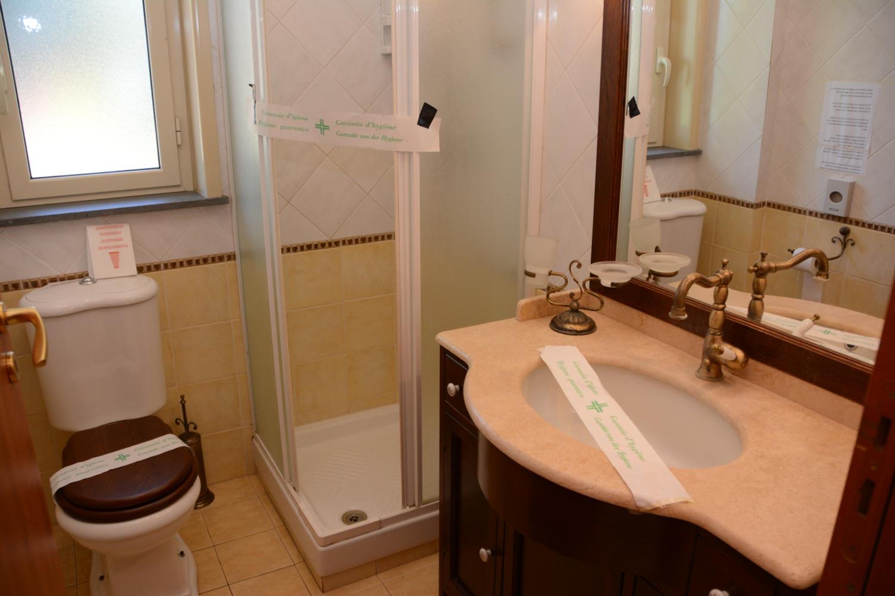 Business Double or Twin Room with external private bathroom  photo 3