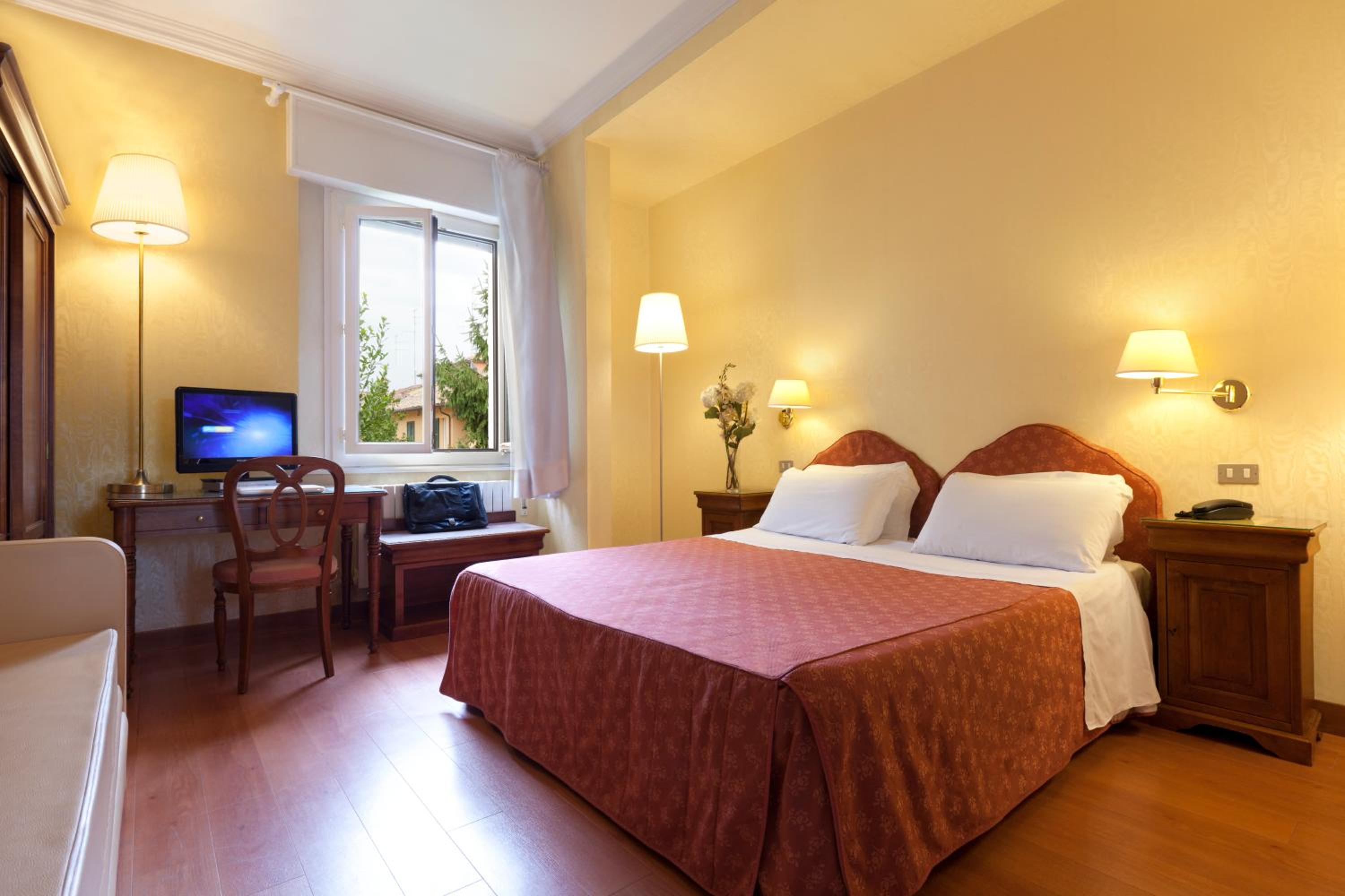 Classic Double or Twin Room - Photo 34