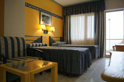 Twin Room with Extra Bed photo 1