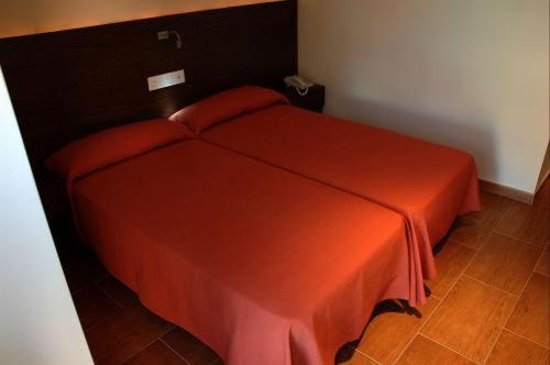 Twin Room - Photo 11