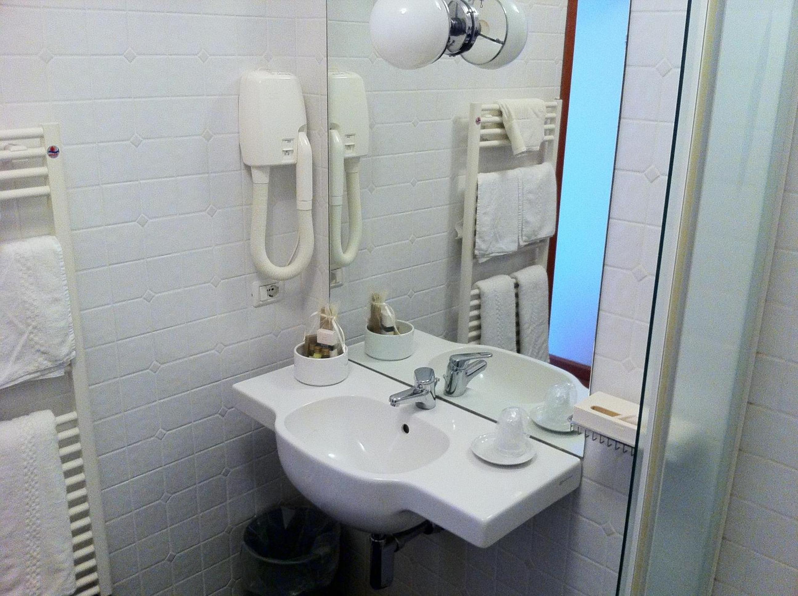 Deluxe Double Room with Sea View - Photo 10