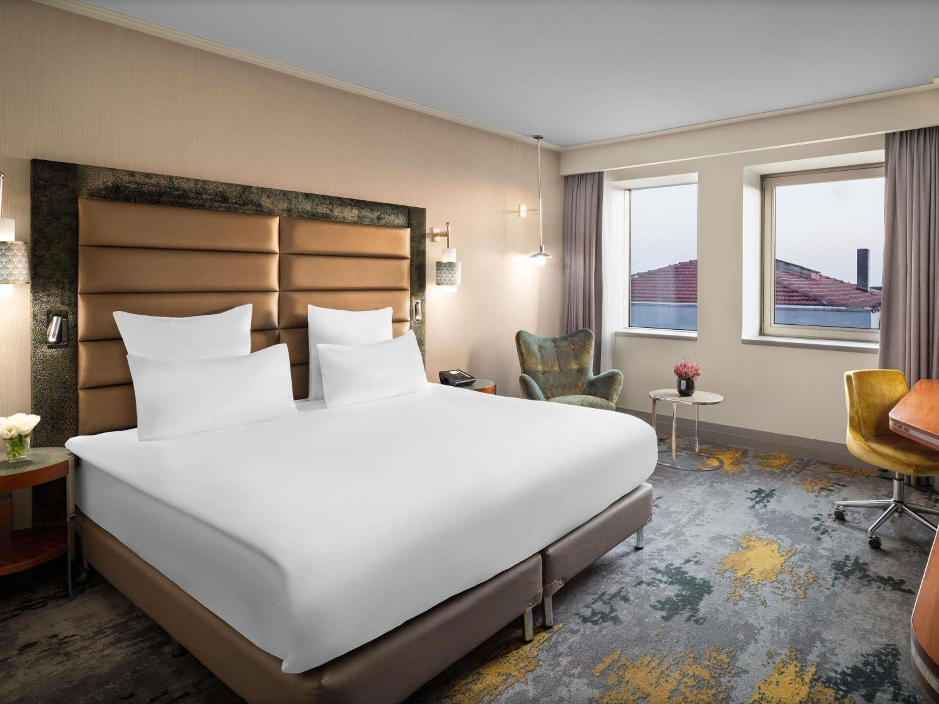 Deluxe Double Room thumbnail 5