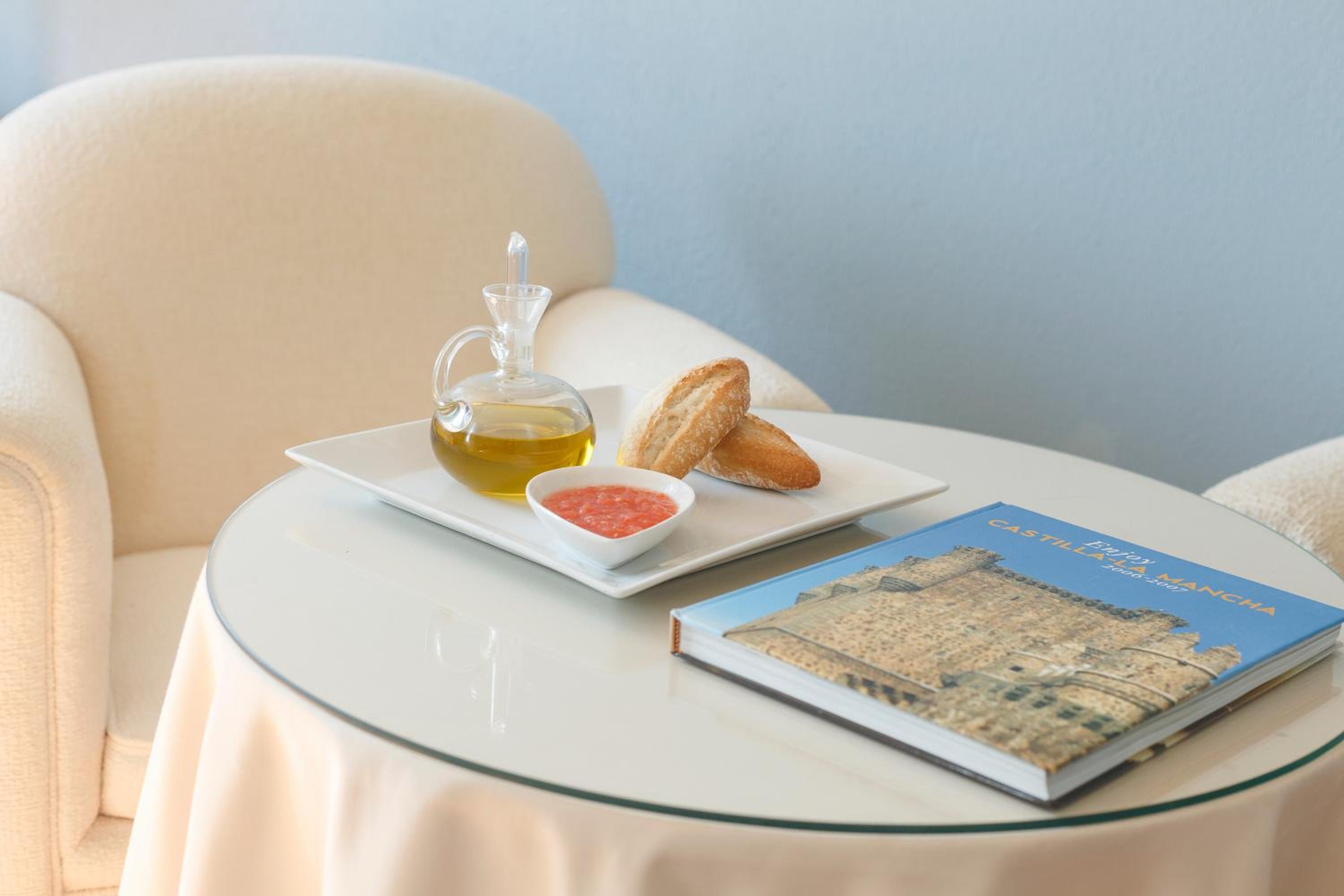 Suite - Photo 11