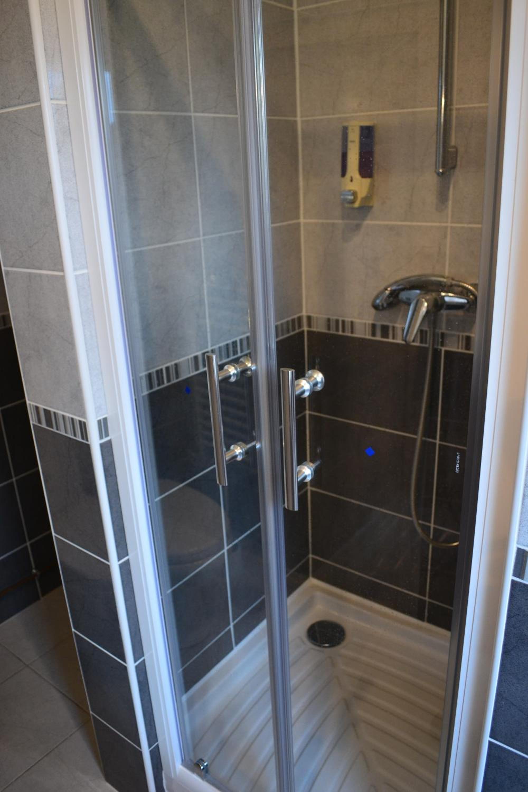Double Room - Photo 7