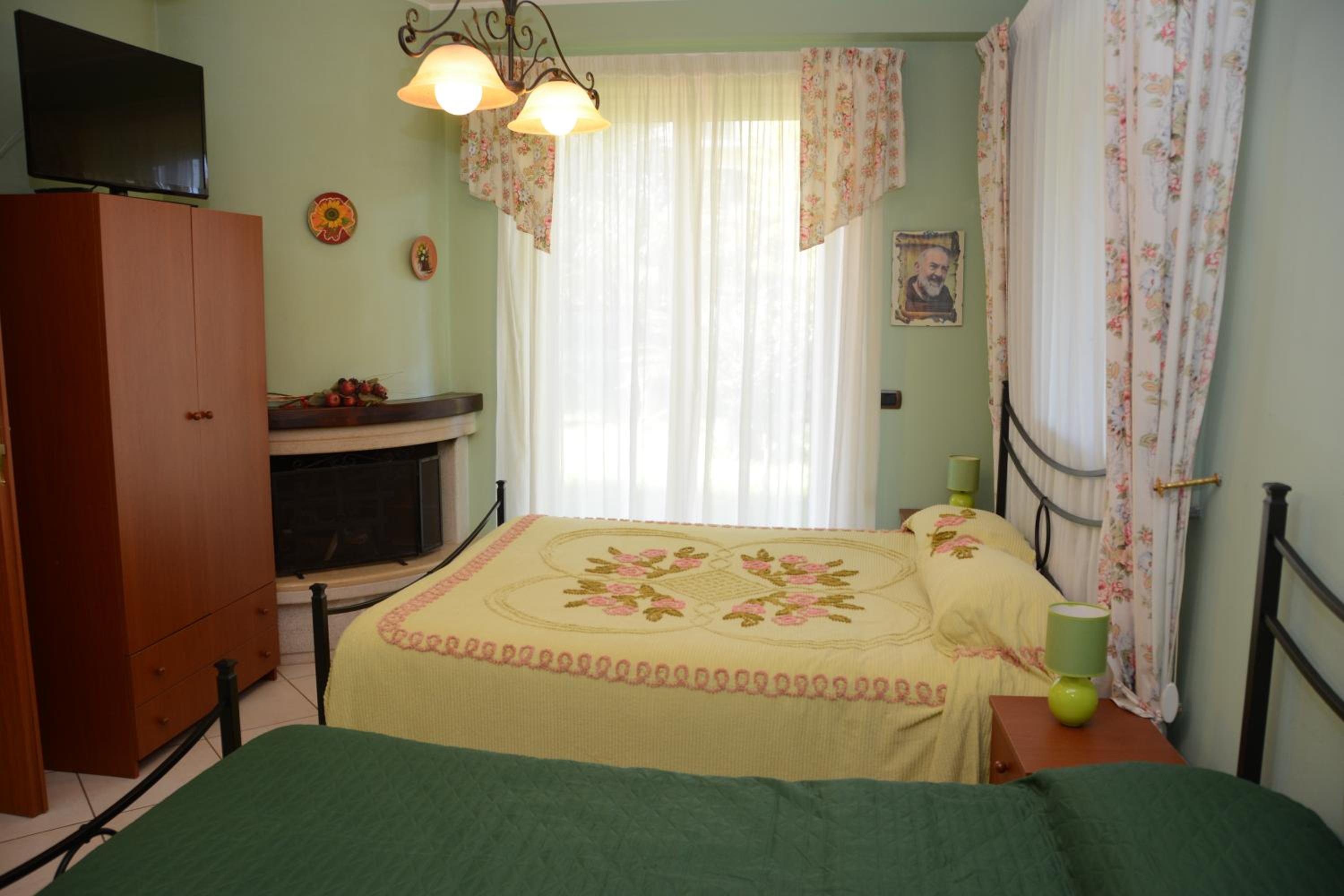 Family Room with Garden View photo 2