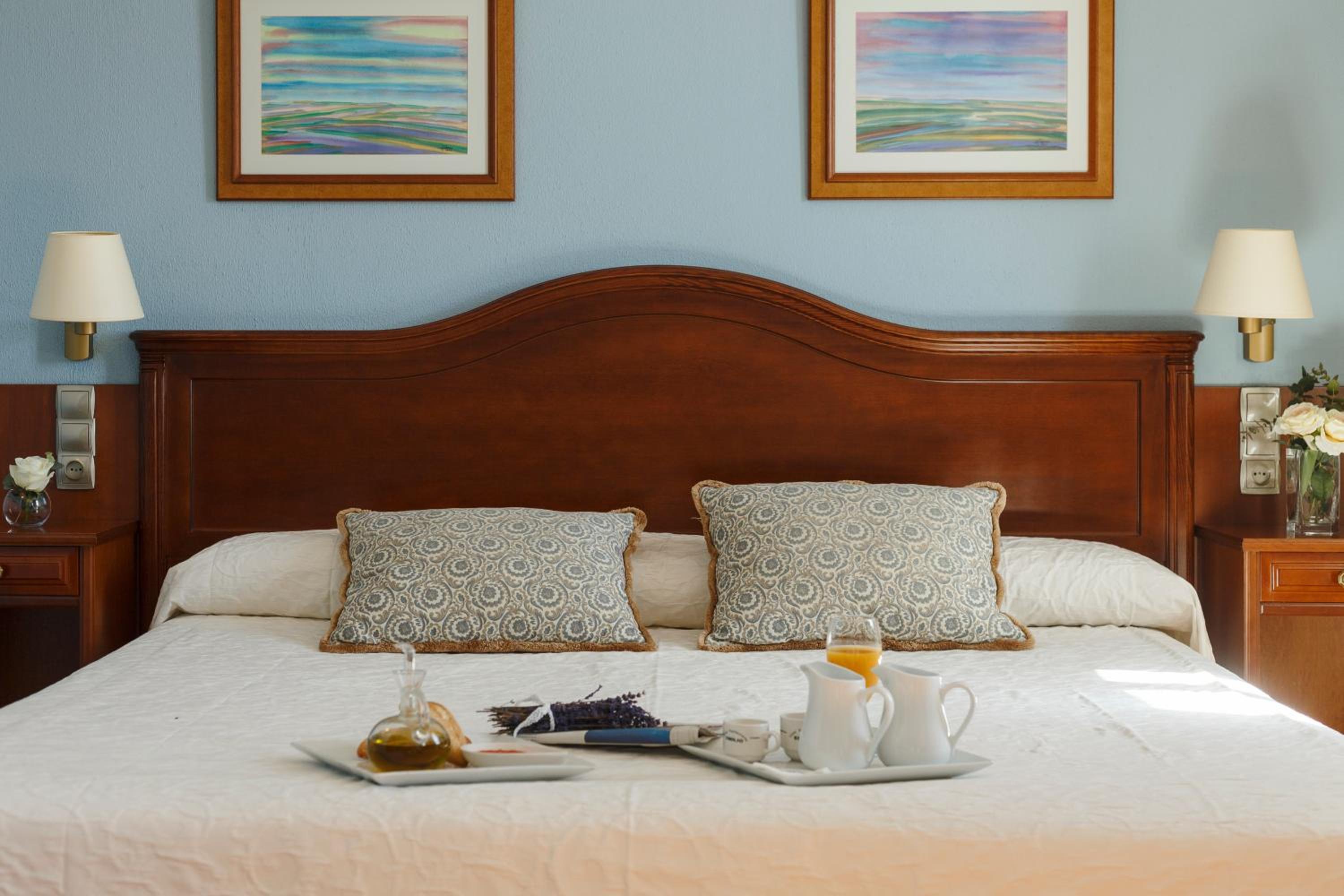 Suite - Photo 1