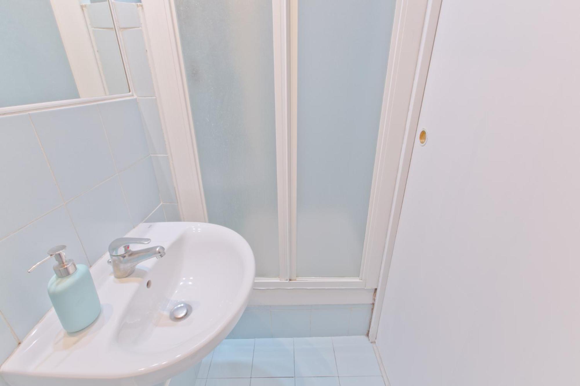Quadruple Room with Private Bathroom photo 3