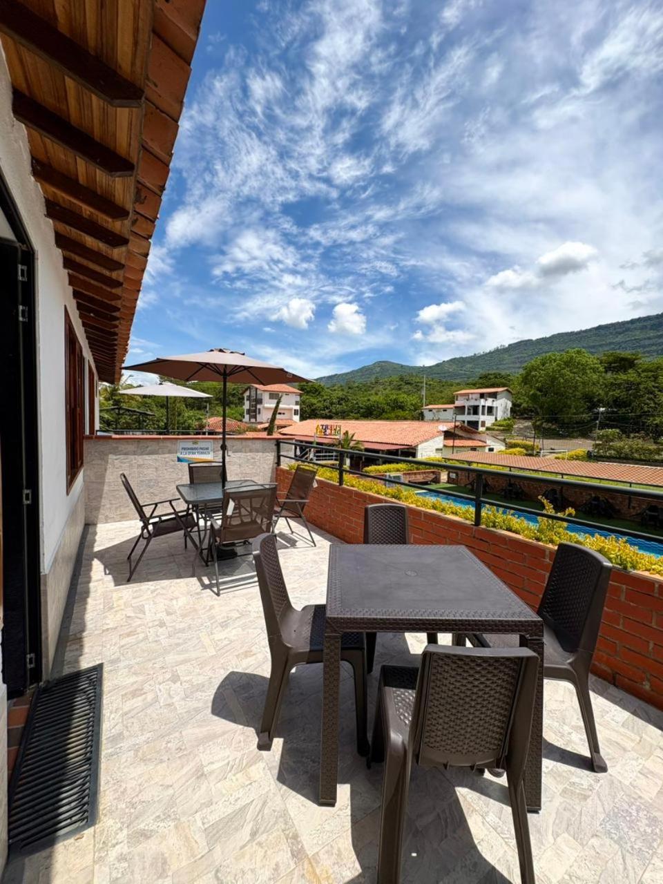 Four-Bedroom Apartment with Balcony photo 1
