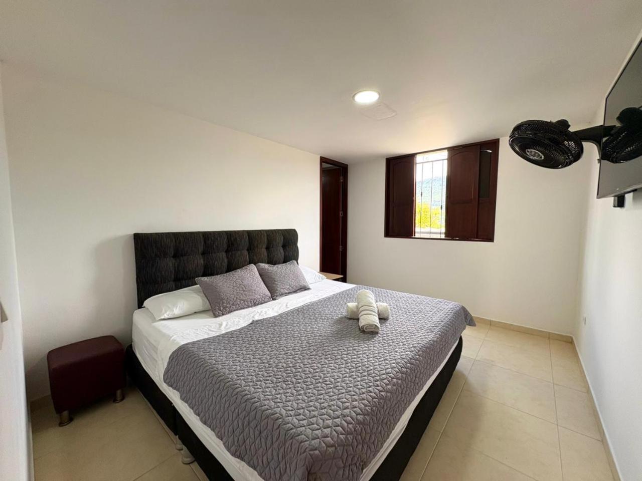 Four-Bedroom Apartment with Balcony photo 2