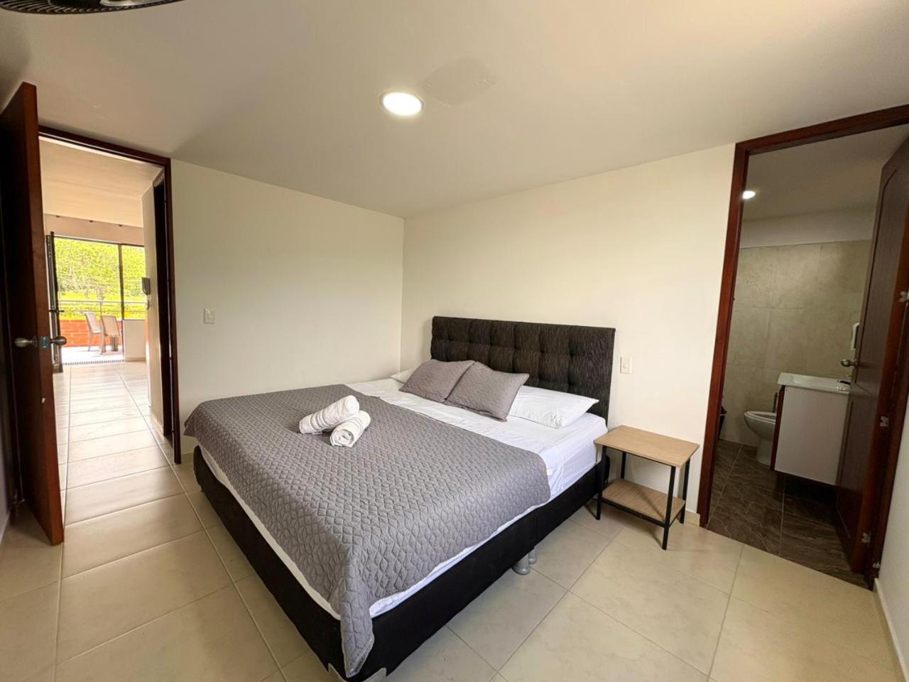 Four-Bedroom Apartment with Balcony photo 3