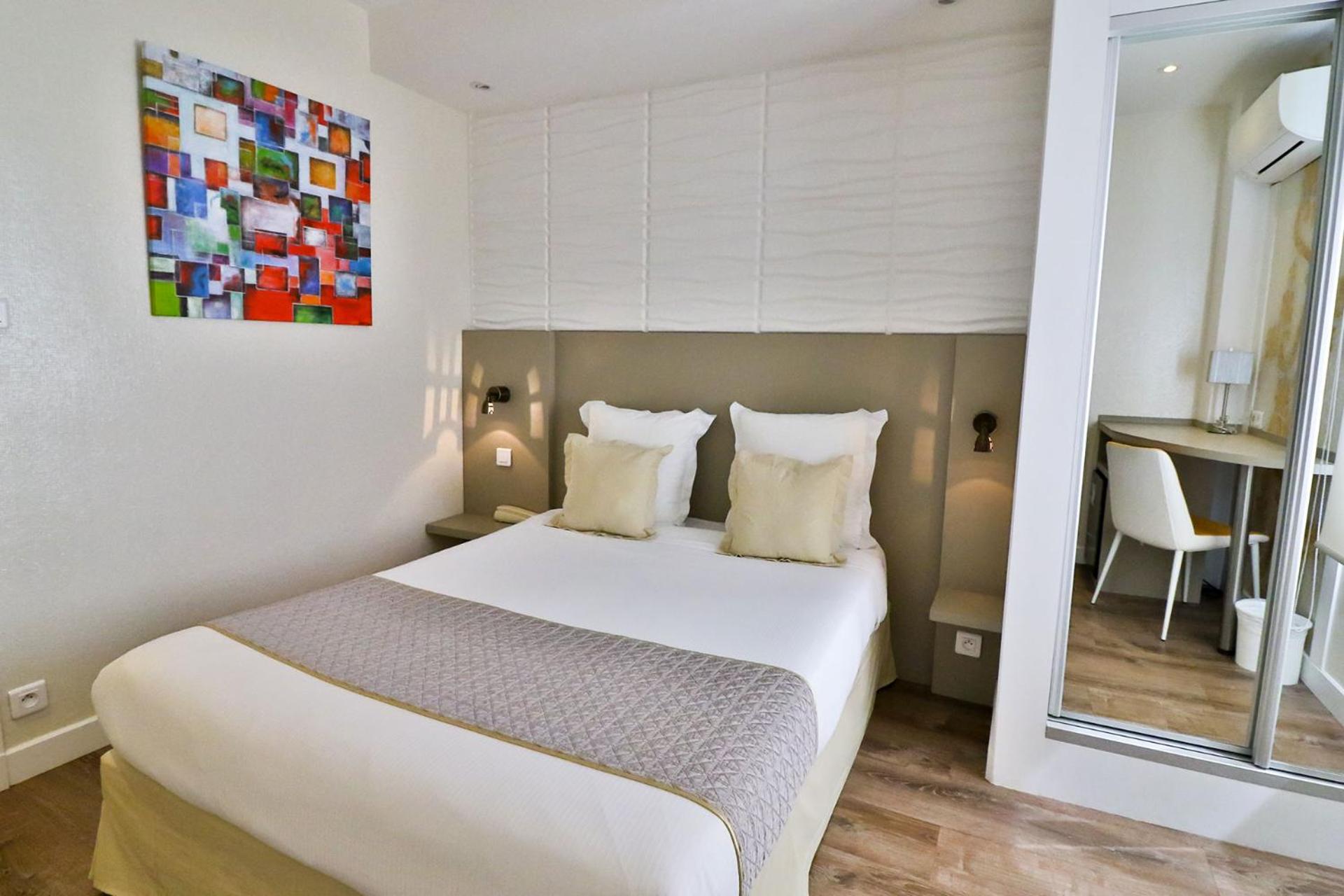 Standard Double or Twin Room - Photo 4